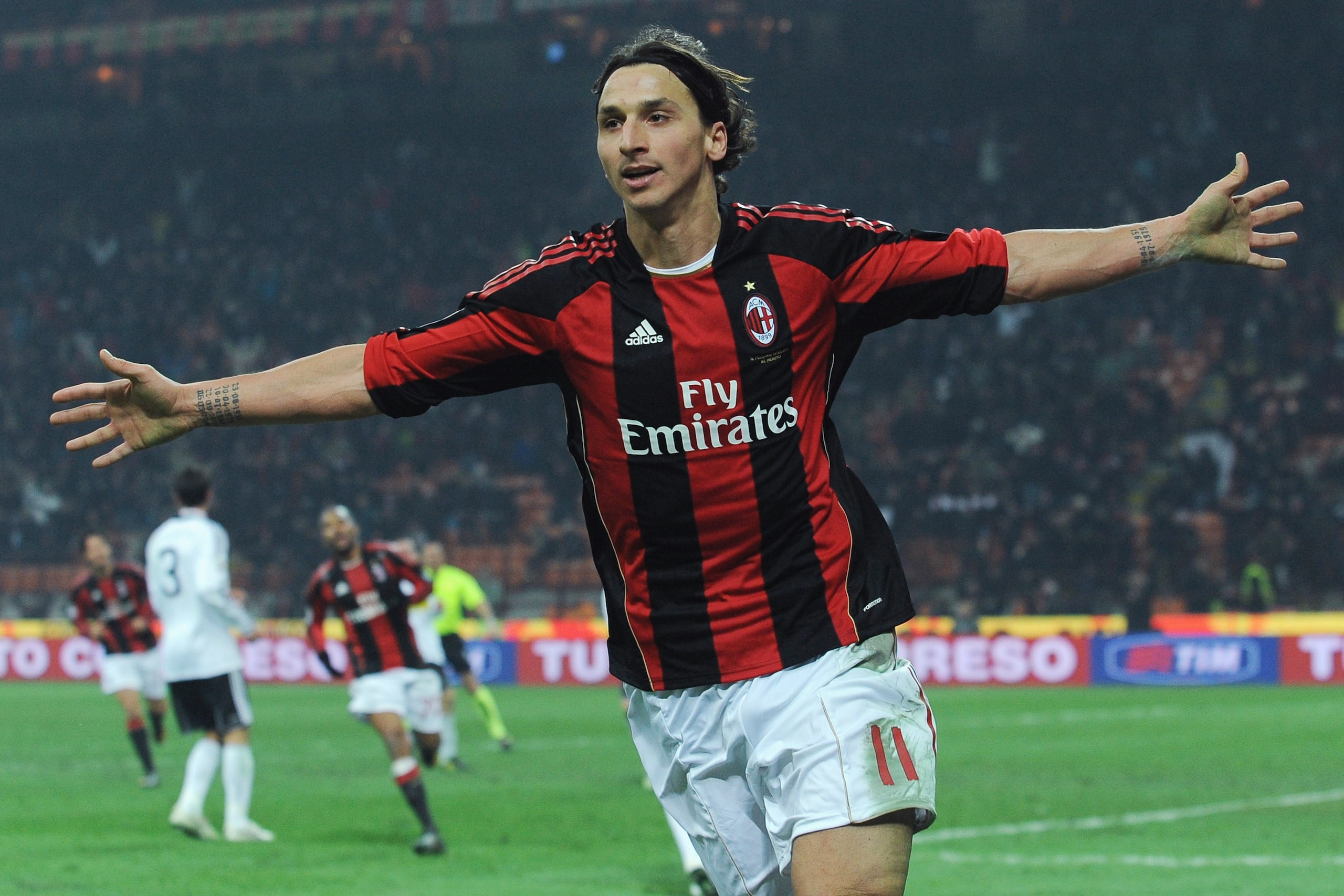 MILAN, ITALY - JANUARY 23:  Zlatan Ibrahimovic of AC Milan celebrates scoring his team's second goal during the Serie A match between AC Milan and AC Cesena at Stadio Giuseppe Meazza on January 23, 2011 in Milan, Italy.  (Photo by Valerio Pennicino/Getty