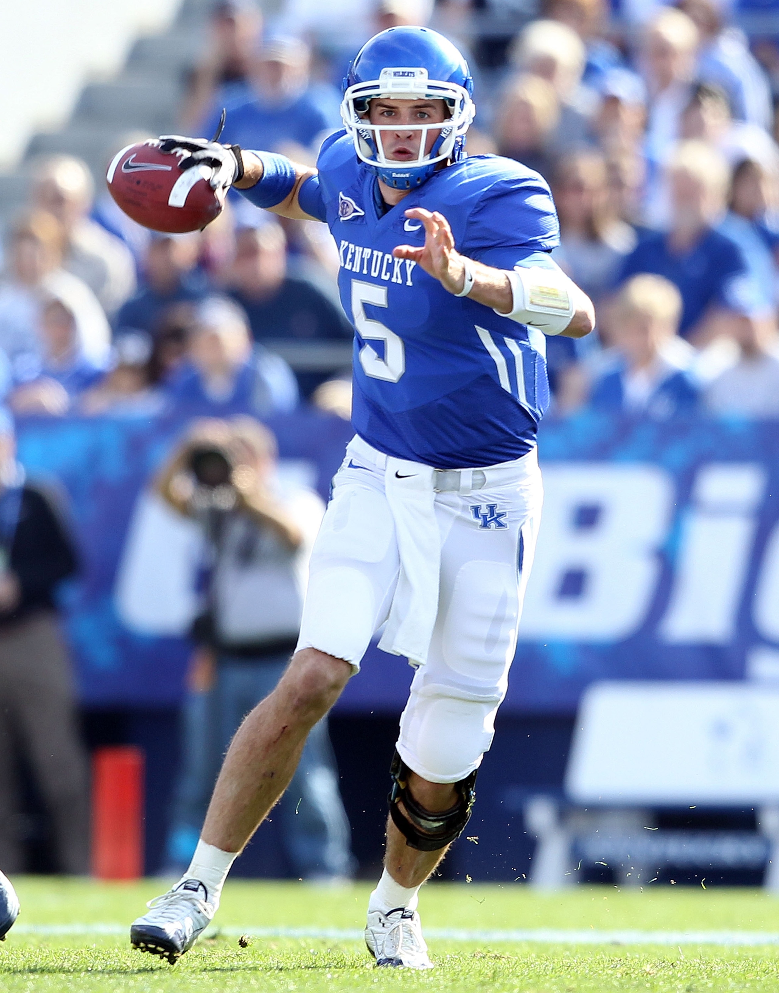 LEXINGTON, KY - NOVEMBER 13:  Mike Hartline #5 of the Kentucky Wildcats throws the ball during the game against the Vanderbilt Commodores at Commonwealth Stadium on November 13, 2010 in Lexington, Kentucky. Kentucky won 38-20.  (Photo by Andy Lyons/Getty