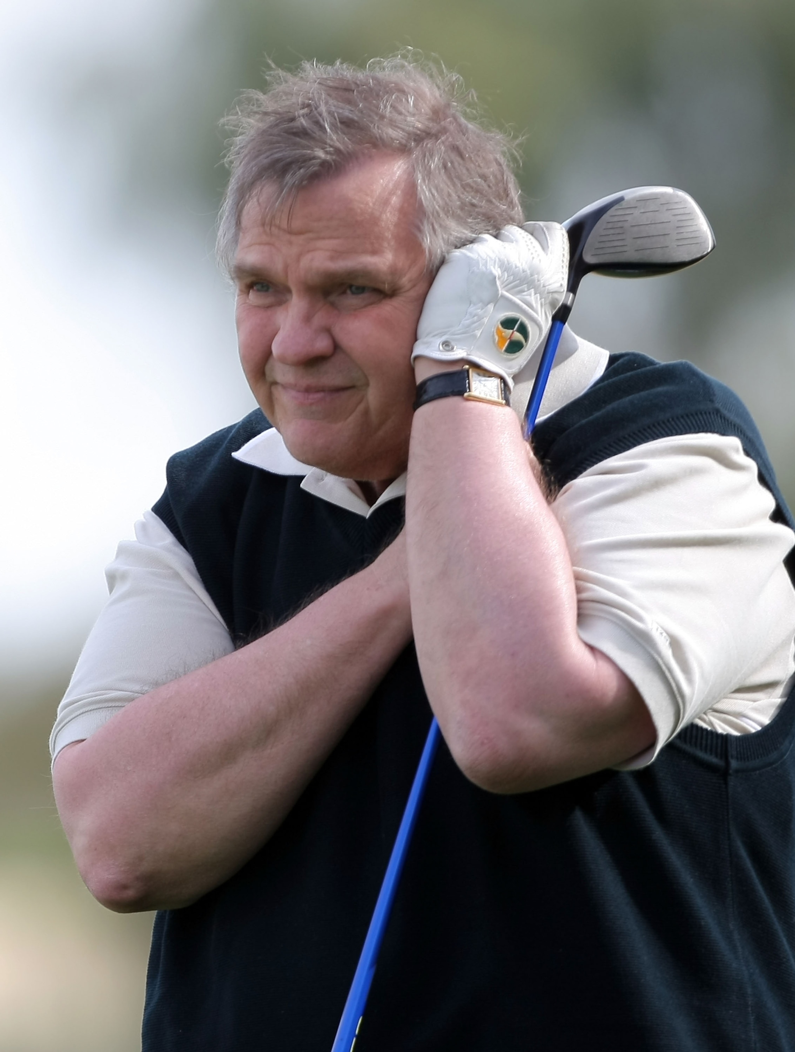 LA QUINTA, CA - JANUARY 16:  Meatloaf reacts to his shot on the 16th tee during the first round of the 49th Bob Hope Chrysler Classic at the Silverrock Resort on January 16, 2008 in La Quinta, California.  (Photo by Harry How/Getty Images)