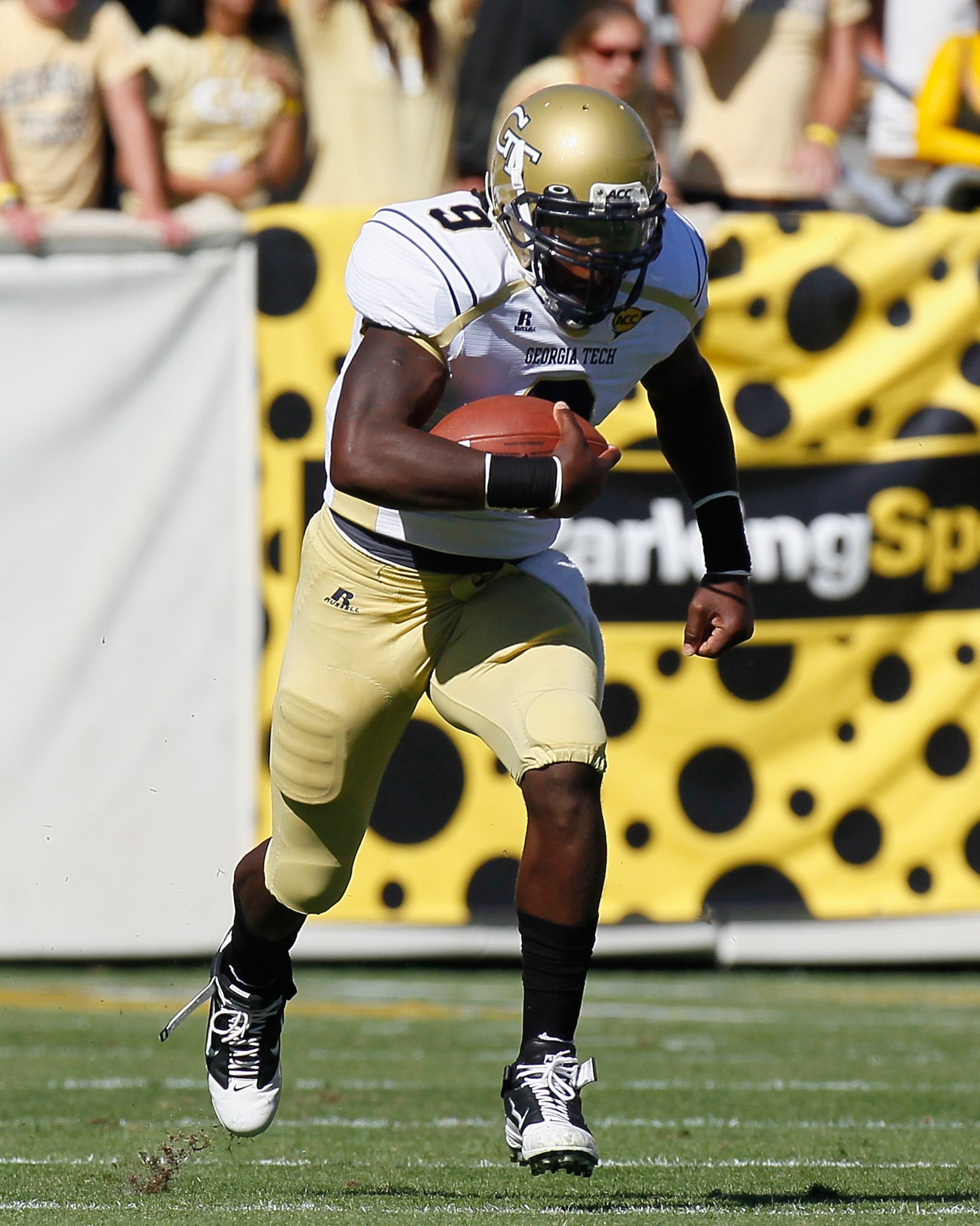 ATLANTA - OCTOBER 09: Joshua Nesbitt #9 of the Georgia Tech Yellow Jackets against the Virginia Cavaliers at Bobby Dodd Stadium on October 9, 2010 in Atlanta, Georgia. (Photo by Kevin C. Cox/Getty Images) ATLANTA - OCTOBER 09: Joshua Nesbitt #9 of the Georgia Tech Yellow Jackets against the Virginia Cavaliers at Bobby Dodd Stadium on October 9, 2010 in Atlanta, Georgia. (Photo by Kevin C. Cox/Getty Images)