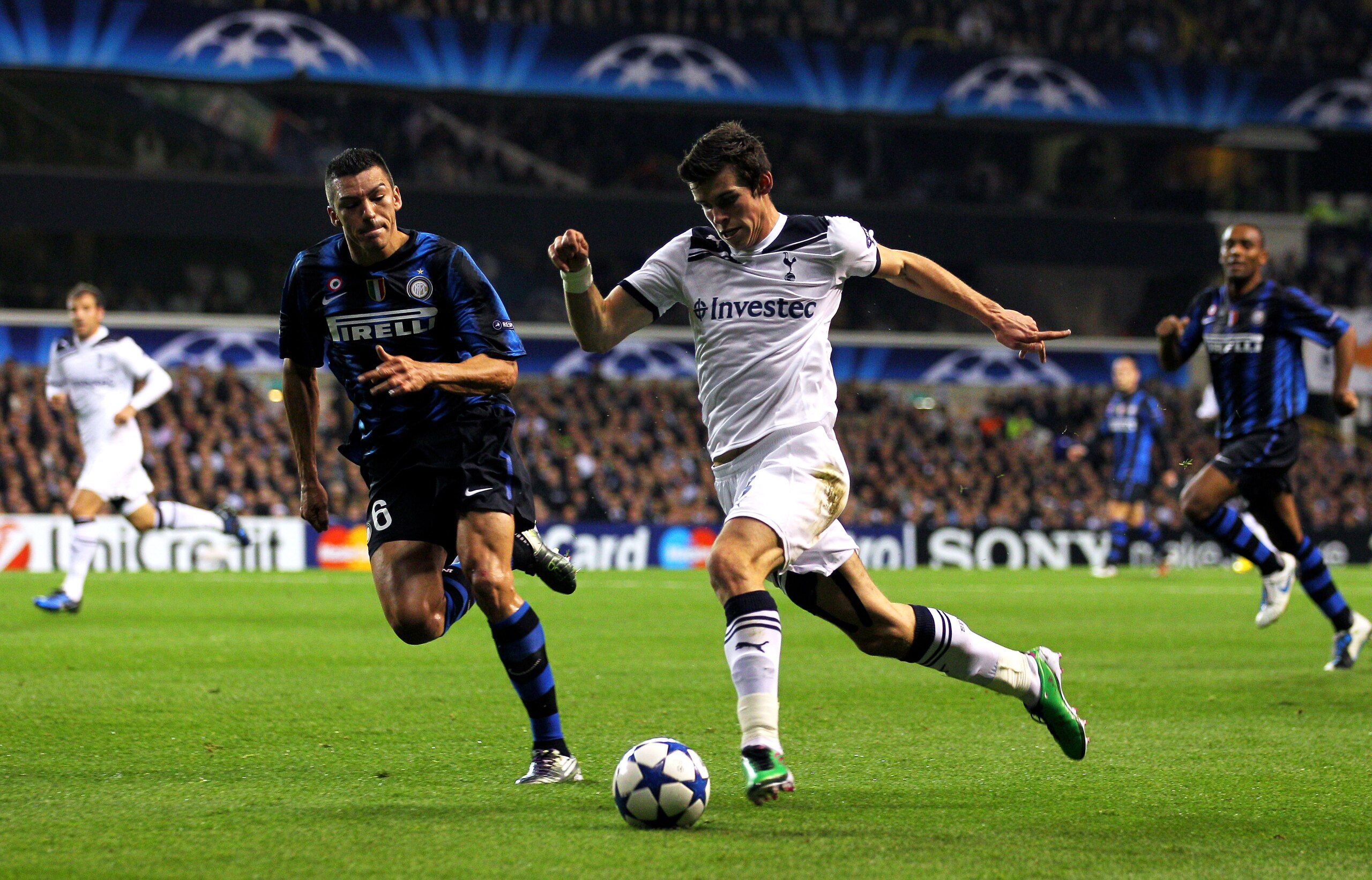 LONDON, ENGLAND - NOVEMBER 02:  Gareth Bale of Spurs takes on Lucio of Inter Milan during the UEFA Champions League Group A match between Tottenham Hotspur and Inter Milan at White Hart Lane on November 2, 2010 in London, England.  (Photo by Clive Rose/Ge
