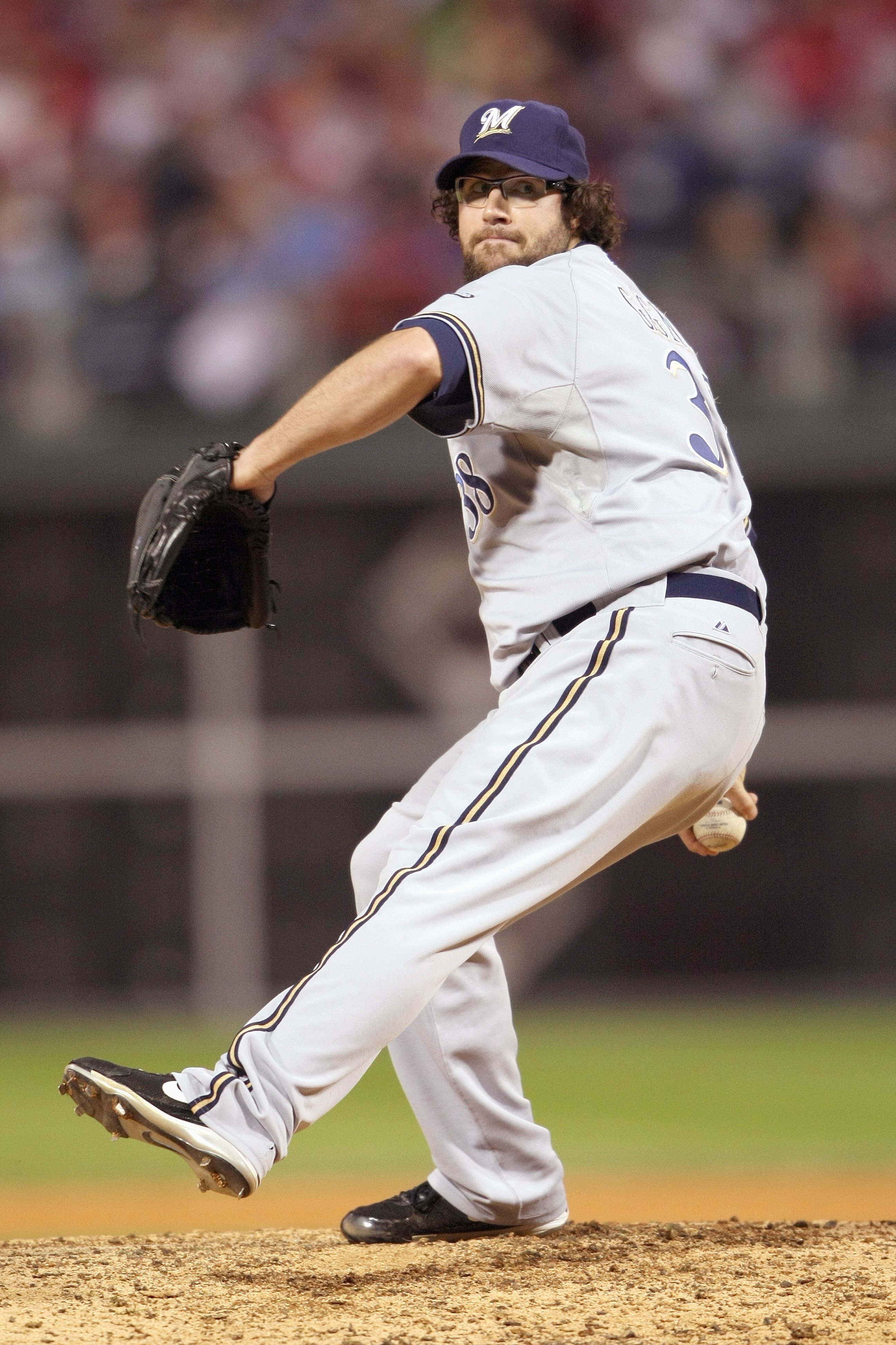 Los Angeles Dodgers relief pitcher Eric Gagne threw briefly