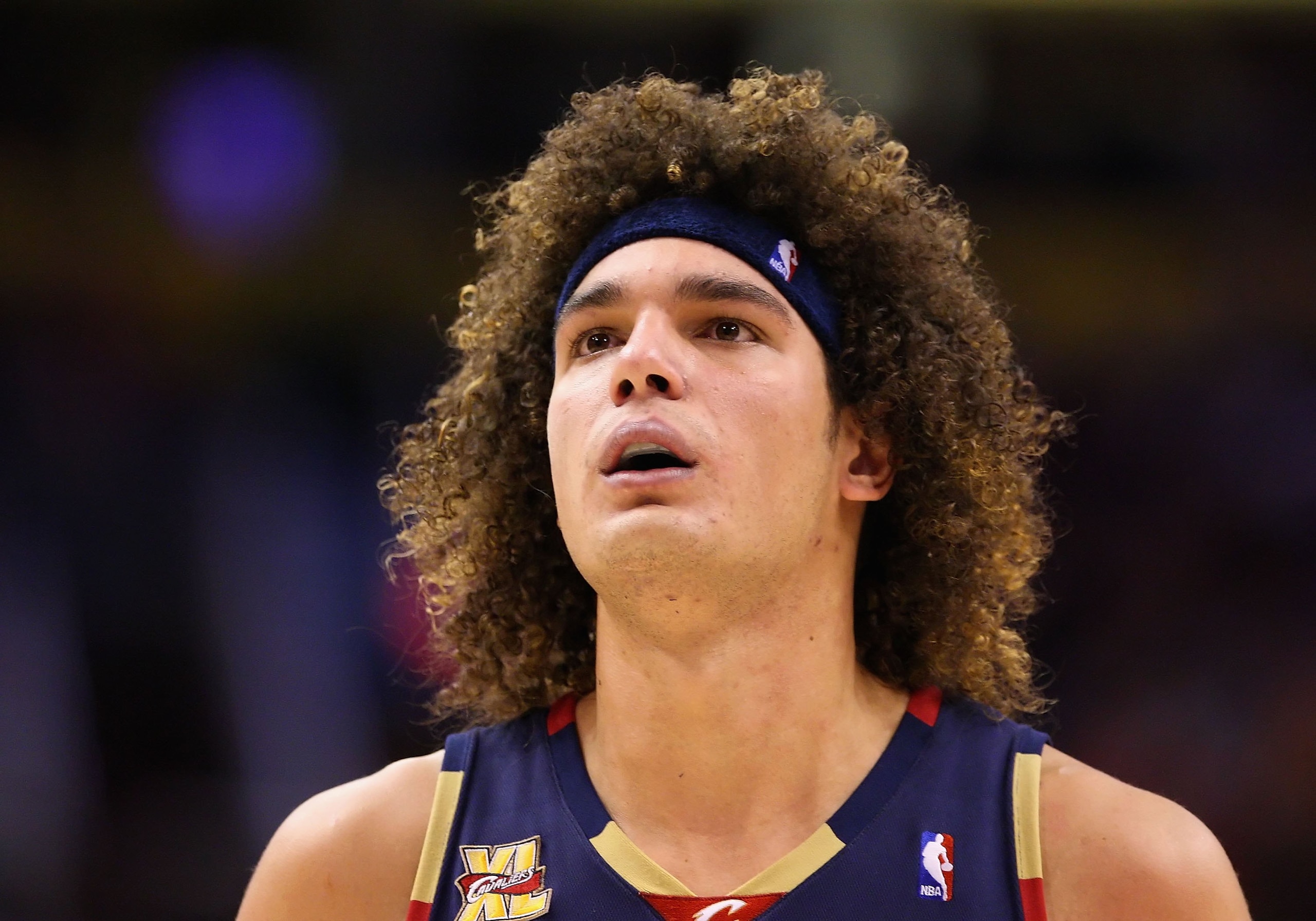 PHOENIX - DECEMBER 21: Anderson Varejao #17 of the Cleveland Cavaliers during the NBA game against of the Phoenix Suns at US Airways Center on December 21, 2009 in Phoenix, Arizona. The Cavaliers defeated the Suns 109-91. NOTE TO USER: User expressly ac PHOENIX - DECEMBER 21: Anderson Varejao #17 of the Cleveland Cavaliers during the NBA game against of the Phoenix Suns at US Airways Center on December 21, 2009 in Phoenix, Arizona. The Cavaliers defeated the Suns 109-91. NOTE TO USER: User expressly ac