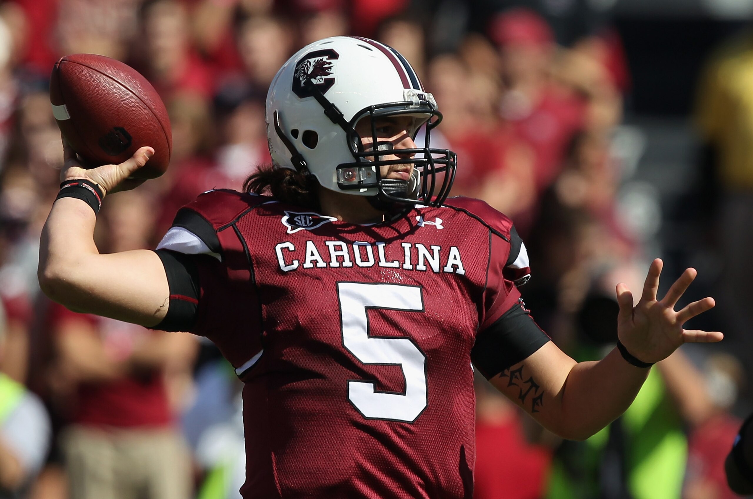 COLUMBIA, SC - OCTOBER 30:  Stephen Garcia #5 of the South Carolina Gamecocks drops back to throw a pass against the Tennessee Volunteers during their game at Williams-Brice Stadium on October 30, 2010 in Columbia, South Carolina.  (Photo by Streeter Leck