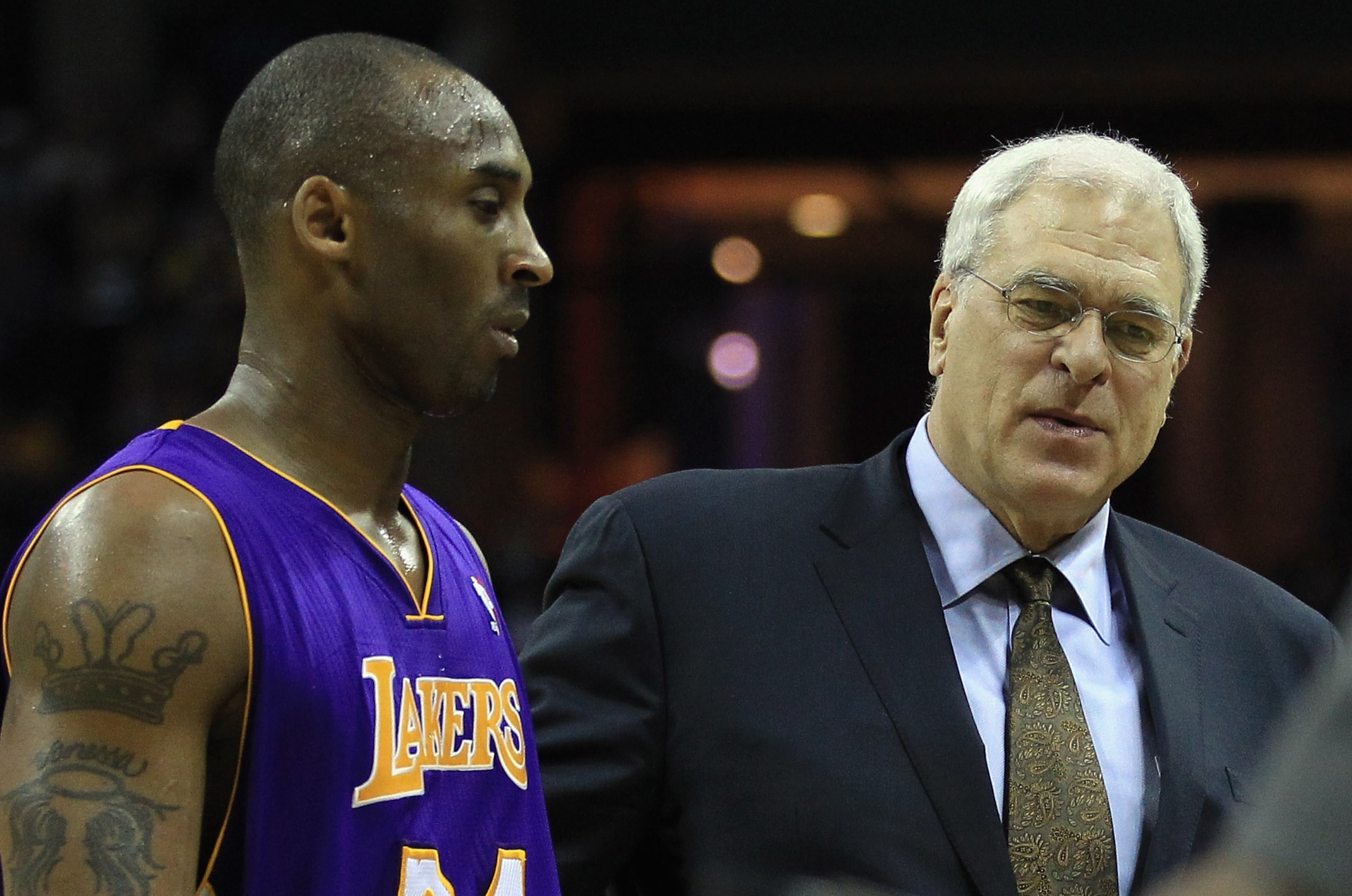 CHARLOTTE, NC - FEBRUARY 14: Head coach Phil Jackson talks to Kobe Bryant #24 of the Los Angeles Lakers during their game against the Charlotte Bobcats at Time Warner Cable Arena on February 14, 2011 in Charlotte, North Carolina. NOTE TO USER: User expre CHARLOTTE, NC - FEBRUARY 14: Head coach Phil Jackson talks to Kobe Bryant #24 of the Los Angeles Lakers during their game against the Charlotte Bobcats at Time Warner Cable Arena on February 14, 2011 in Charlotte, North Carolina. NOTE TO USER: User expre