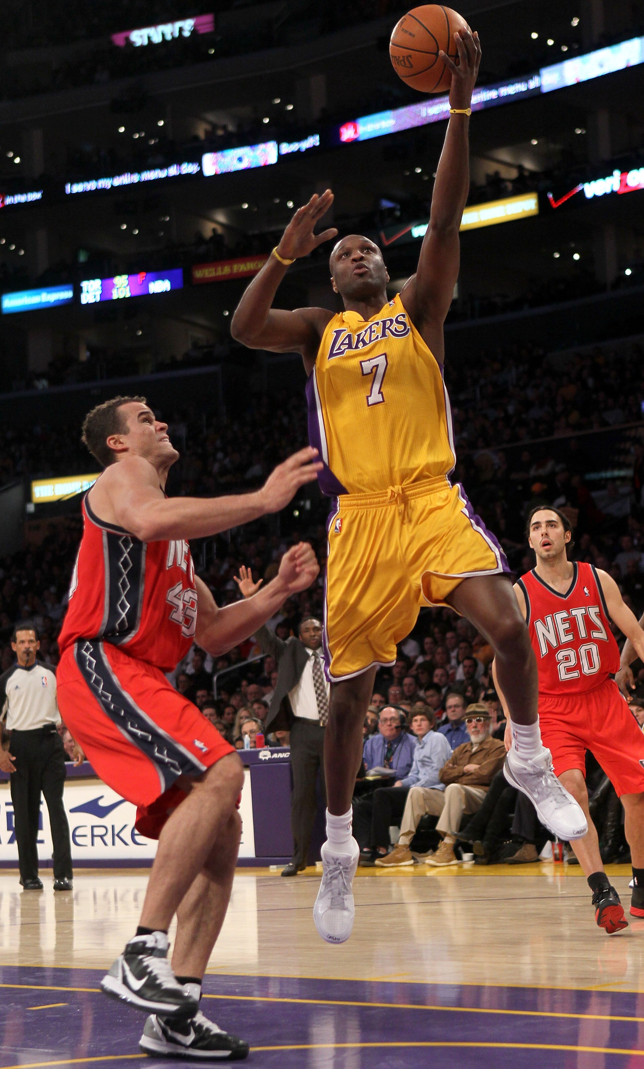 LOS ANGELES, CA - JANUARY 14: Lamar Odom #7 of the Los Angeles Lakers shoots over Kris Humphries #43 of the New Jersey Nets at Staples Center on January 14, 2011 in Los Angeles, California. The Lakers won 100-88. NOTE TO USER: User expressly acknowledges LOS ANGELES, CA - JANUARY 14: Lamar Odom #7 of the Los Angeles Lakers shoots over Kris Humphries #43 of the New Jersey Nets at Staples Center on January 14, 2011 in Los Angeles, California. The Lakers won 100-88. NOTE TO USER: User expressly acknowledges