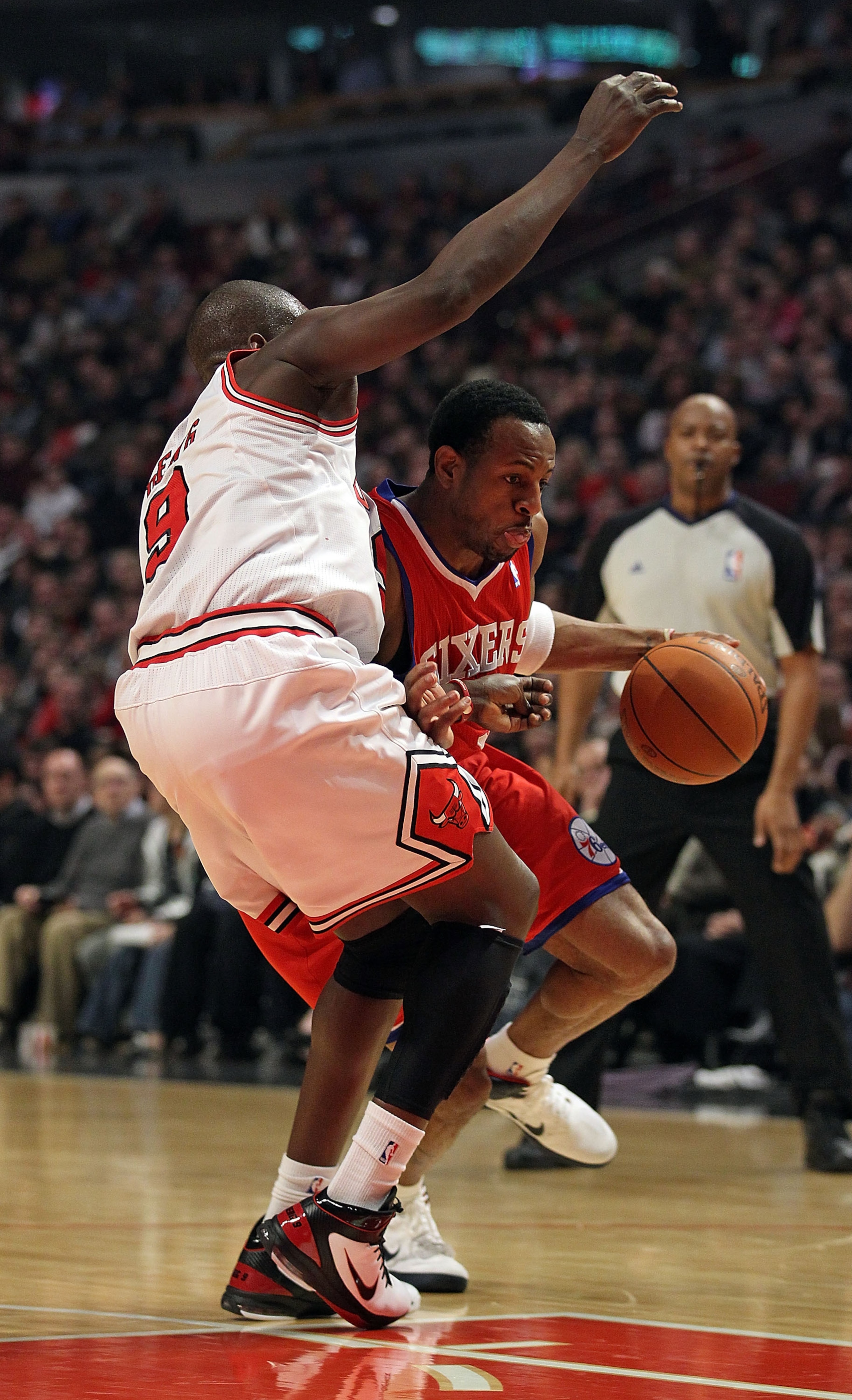 CHICAGO, IL - DECEMBER 21: Andre Iguodala #9 of the Philadelphia 76ers drives against Loul Deng #9 of the Chicago Bulls at the United Center on December 21, 2010 in Chicago, Illinois. The Bulls defeated the 76ers 121-76. NOTE TO USER: User expressly ackno CHICAGO, IL - DECEMBER 21: Andre Iguodala #9 of the Philadelphia 76ers drives against Loul Deng #9 of the Chicago Bulls at the United Center on December 21, 2010 in Chicago, Illinois. The Bulls defeated the 76ers 121-76. NOTE TO USER: User expressly ackno