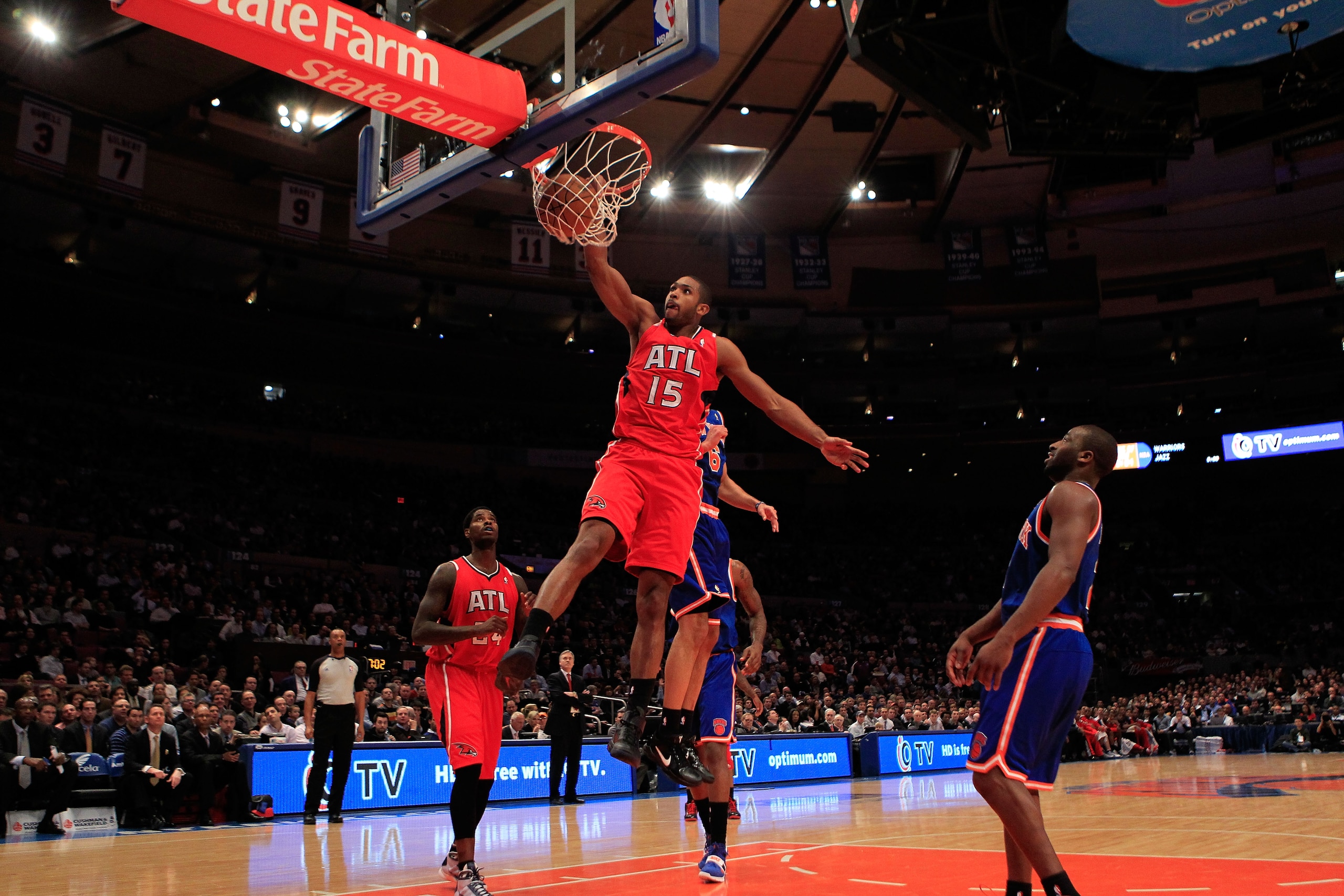 NEW YORK, NY - FEBRUARY 16: Al Horford #15 of the Atlanta Hawks dunks the ball against the New York Knicks at Madison Square Garden on February 16, 2011 in New York City. NOTE TO USER: User expressly acknowledges and agrees that, by downloading and/or us NEW YORK, NY - FEBRUARY 16: Al Horford #15 of the Atlanta Hawks dunks the ball against the New York Knicks at Madison Square Garden on February 16, 2011 in New York City. NOTE TO USER: User expressly acknowledges and agrees that, by downloading and/or us
