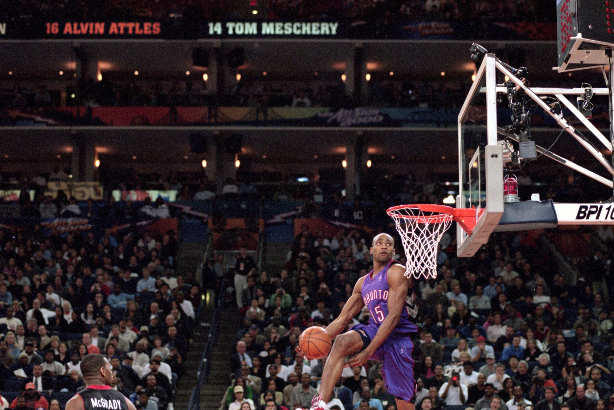 13 Feb 2000: Vince Carter #15 of the Toronto Raptors jumps to dunk the ball during the NBA All - Star Weekend Slam Dunk Contest at the Oakland Coliseum in Oakland, California. 13 Feb 2000: Vince Carter #15 of the Toronto Raptors jumps to dunk the ball during the NBA All - Star Weekend Slam Dunk Contest at the Oakland Coliseum in Oakland, California.