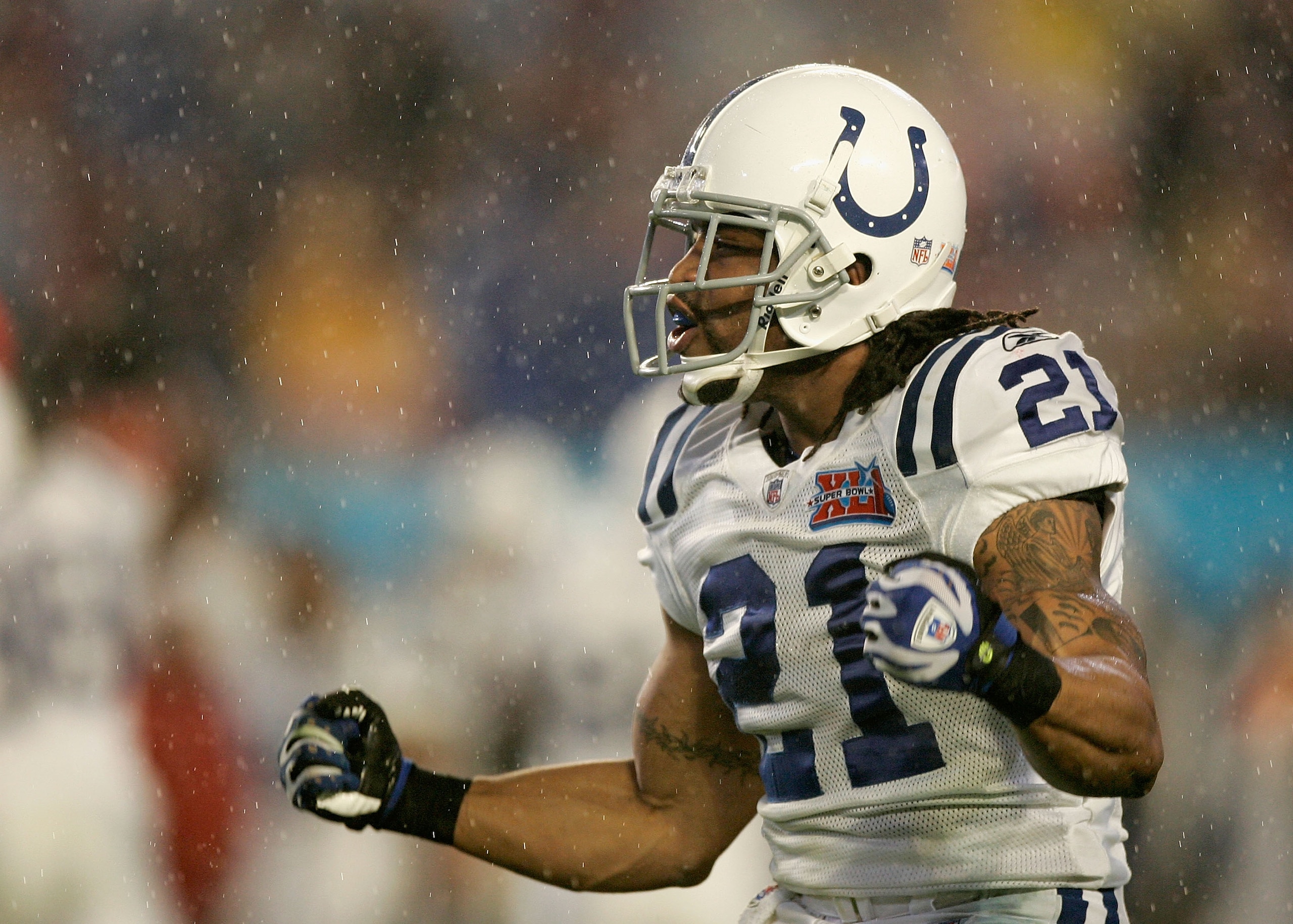 MIAMI GARDENS, FL - FEBRUARY 04: Safety Bob Sanders #21 of the Indianapolis Colts celebrates after his tackle of Cedric Benson #32 of the Chicago Bears for the Colts to recover the fumble in the first quarter of Super Bowl XLI on February 4, 2007 at Dolp MIAMI GARDENS, FL - FEBRUARY 04: Safety Bob Sanders #21 of the Indianapolis Colts celebrates after his tackle of Cedric Benson #32 of the Chicago Bears for the Colts to recover the fumble in the first quarter of Super Bowl XLI on February 4, 2007 at Dolp