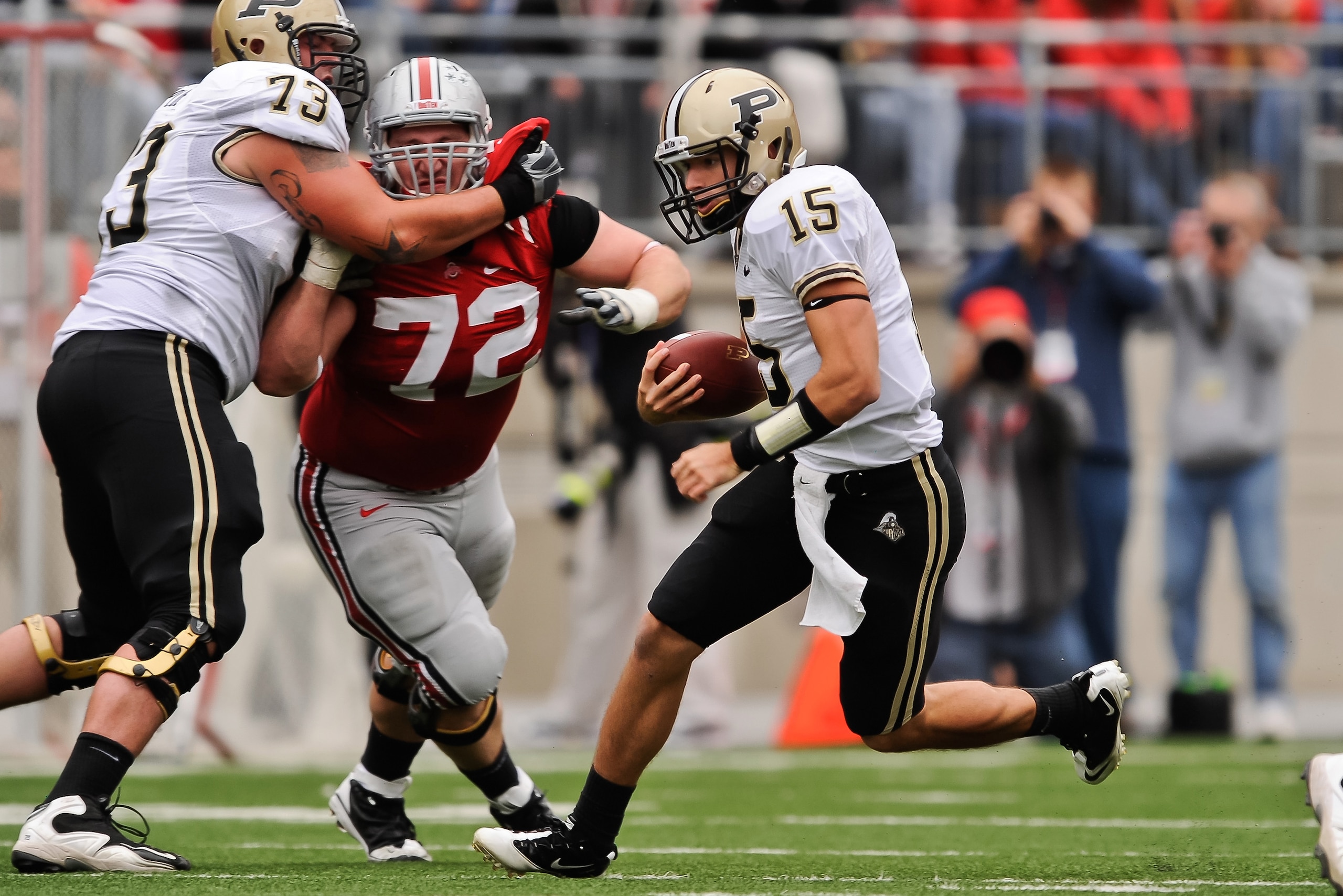 COLUMBUS, OH - OCTOBER 23:  Quarterback Rob Henry #15 of the Purdue Boilermakers runs with the ball against the Ohio State Buckeyes at Ohio Stadium on October 23, 2010 in Columbus, Ohio.  (Photo by Jamie Sabau/Getty Images)