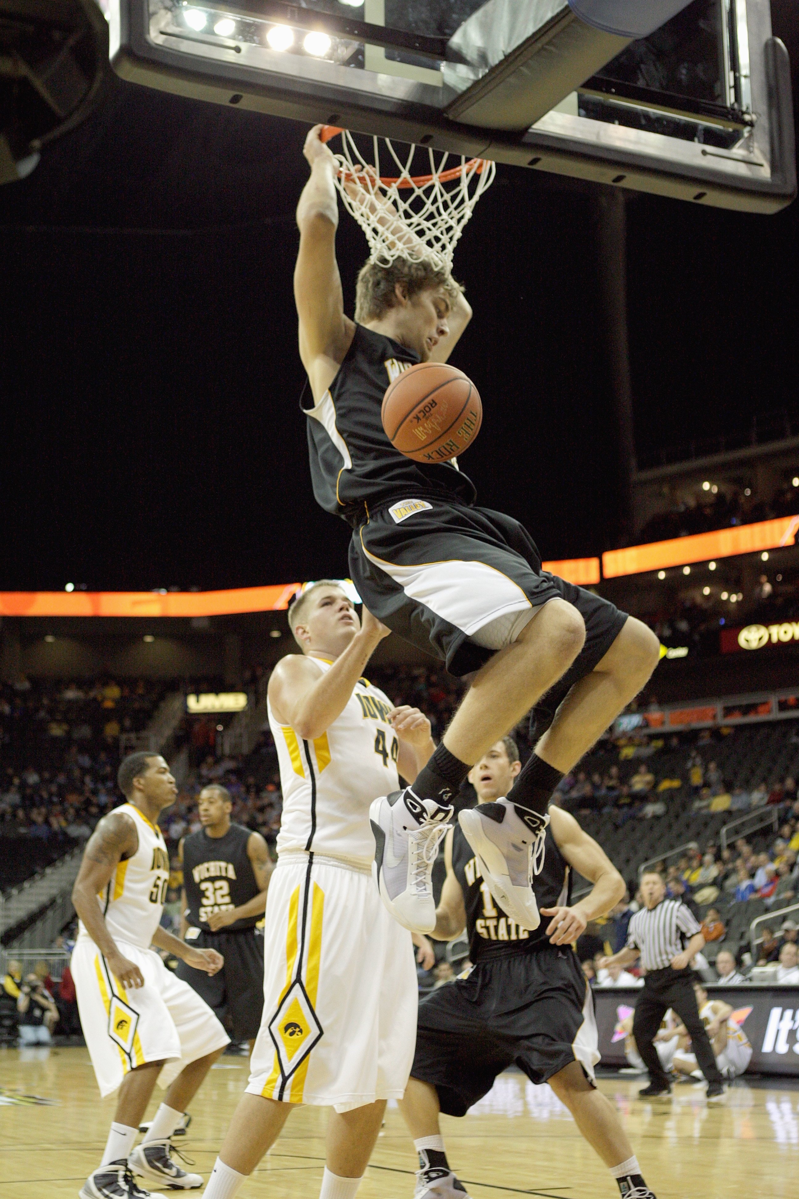 KANSAS CITY, MO - NOVEMBER 24: Garrett Stutz #41 of the Wichita State Shockers dunks the ball against the Iowa Hawkeyes during the CBE Classic consolation game on November 24, 2009 at Sprint Center in Kansas City, Missouri. (Photo by: Jamie Squire/Getty I