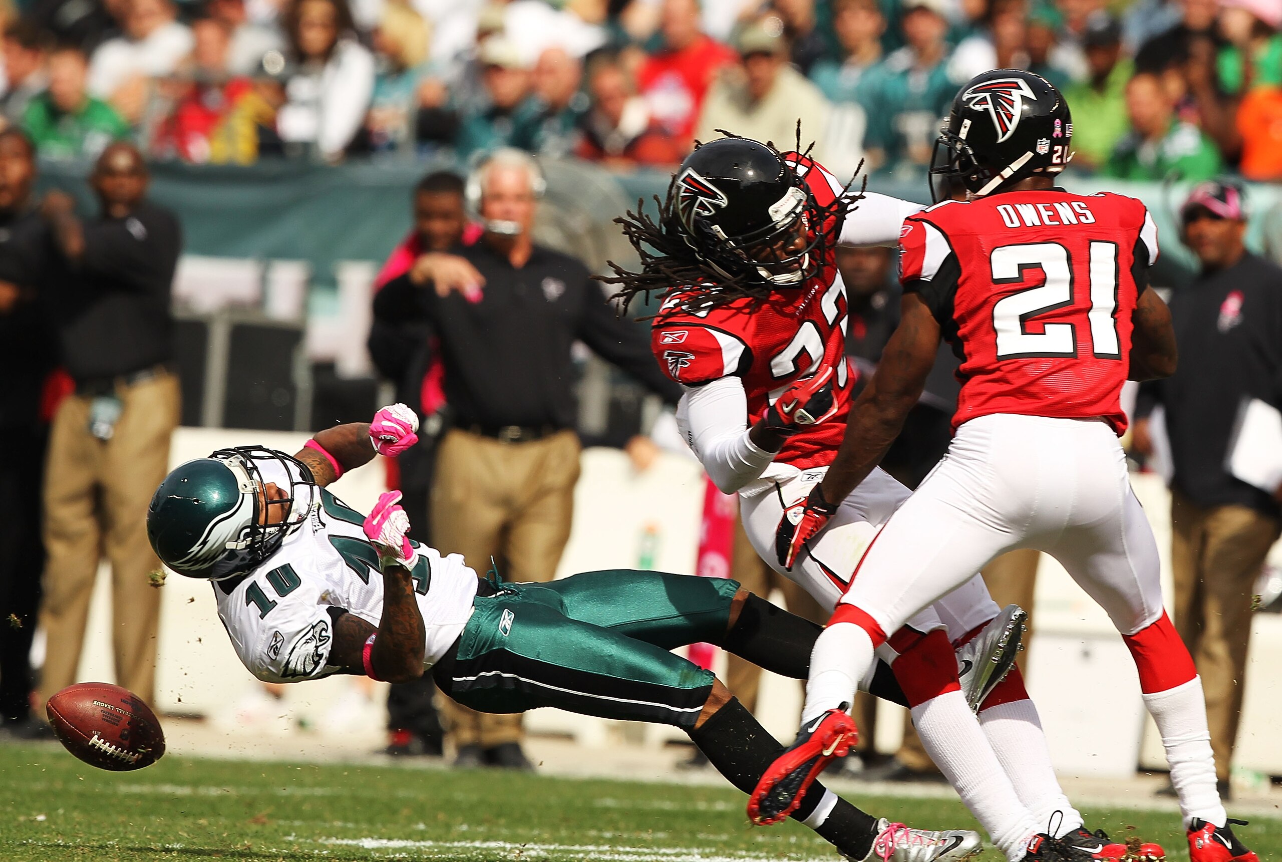 PHILADELPHIA - OCTOBER 17: DeSean Jackson #10 of the Philadelphia Eagles is laid out by Dunta Robinson #23 of the Atlanta Falcons during their game at Lincoln Financial Field on October 17, 2010 in Philadelphia, Pennsylvania. Both players were injured o PHILADELPHIA - OCTOBER 17: DeSean Jackson #10 of the Philadelphia Eagles is laid out by Dunta Robinson #23 of the Atlanta Falcons during their game at Lincoln Financial Field on October 17, 2010 in Philadelphia, Pennsylvania. Both players were injured o