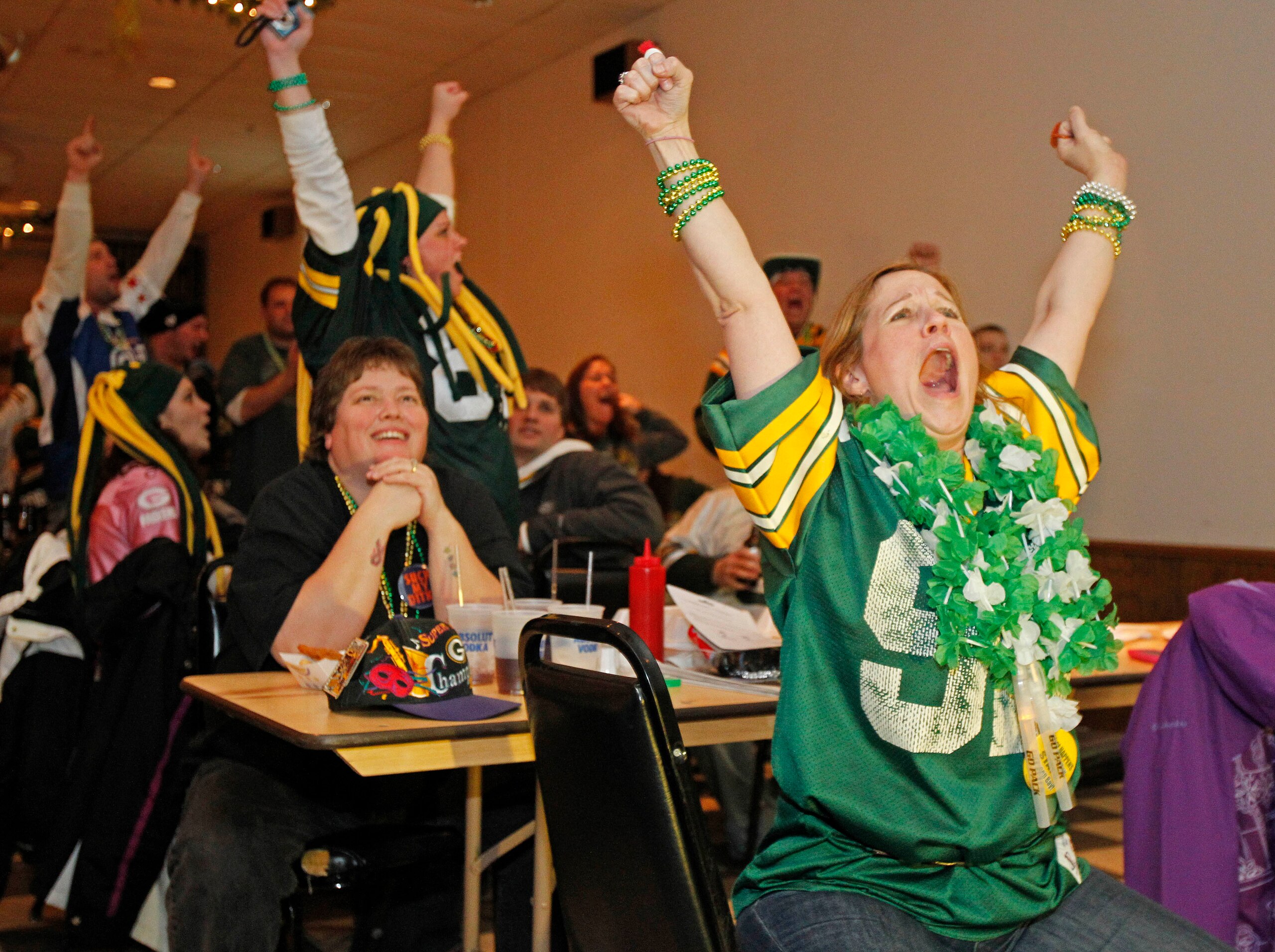GREEN BAY, WI - FEBRUARY 06: Green Bay Packers fan Kitzi Muniz cheers after a play while watching the Super Bowl at Stadium View Bar on February 6, 2011 in Green Bay, Wisconsin. (Photo by Matt Ludtke/Getty Images) GREEN BAY, WI - FEBRUARY 06: Green Bay Packers fan Kitzi Muniz cheers after a play while watching the Super Bowl at Stadium View Bar on February 6, 2011 in Green Bay, Wisconsin. (Photo by Matt Ludtke/Getty Images)