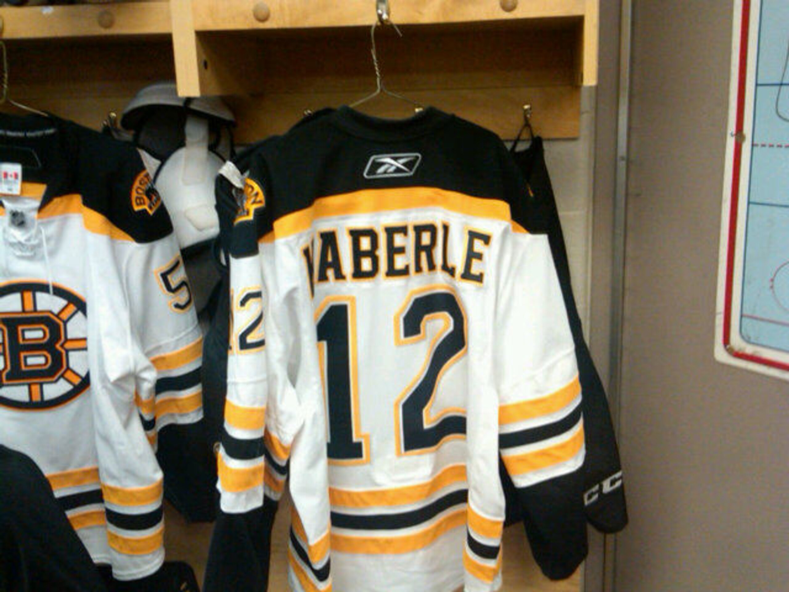 image Courtesy of http://twitter.com/NHLBruins image Courtesy of http://twitter.com/NHLBruins