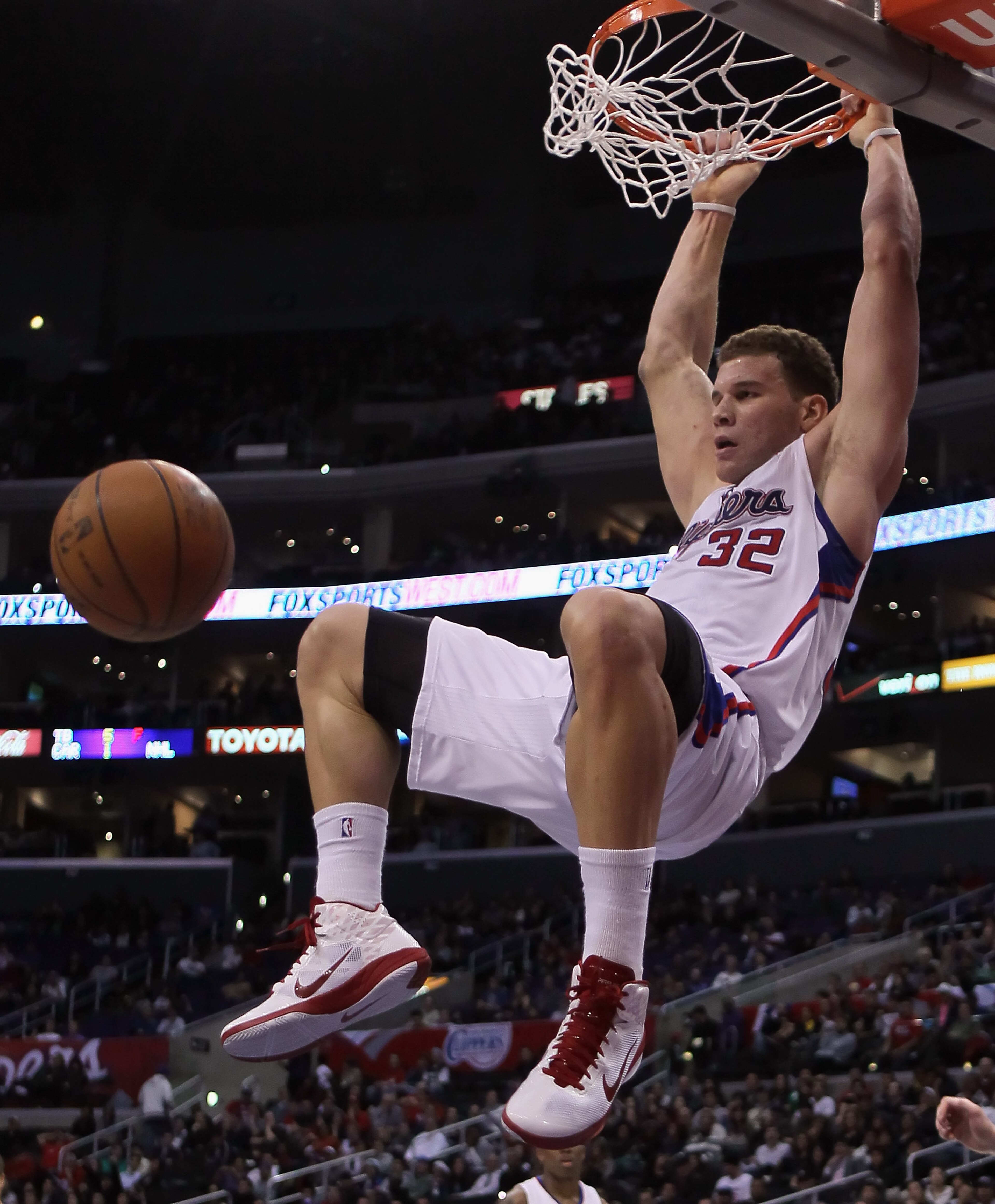 LOS ANGELES, CA - DECEMBER 20: Blake Griffin #32 of the Los Angeles Clippers goes up for a dunk during the second half against the Minnesota Timberwolves at Staples Center on December 20, 2010 in Los Angeles, California. The Clippers defeated the Timberw LOS ANGELES, CA - DECEMBER 20: Blake Griffin #32 of the Los Angeles Clippers goes up for a dunk during the second half against the Minnesota Timberwolves at Staples Center on December 20, 2010 in Los Angeles, California. The Clippers defeated the Timberw