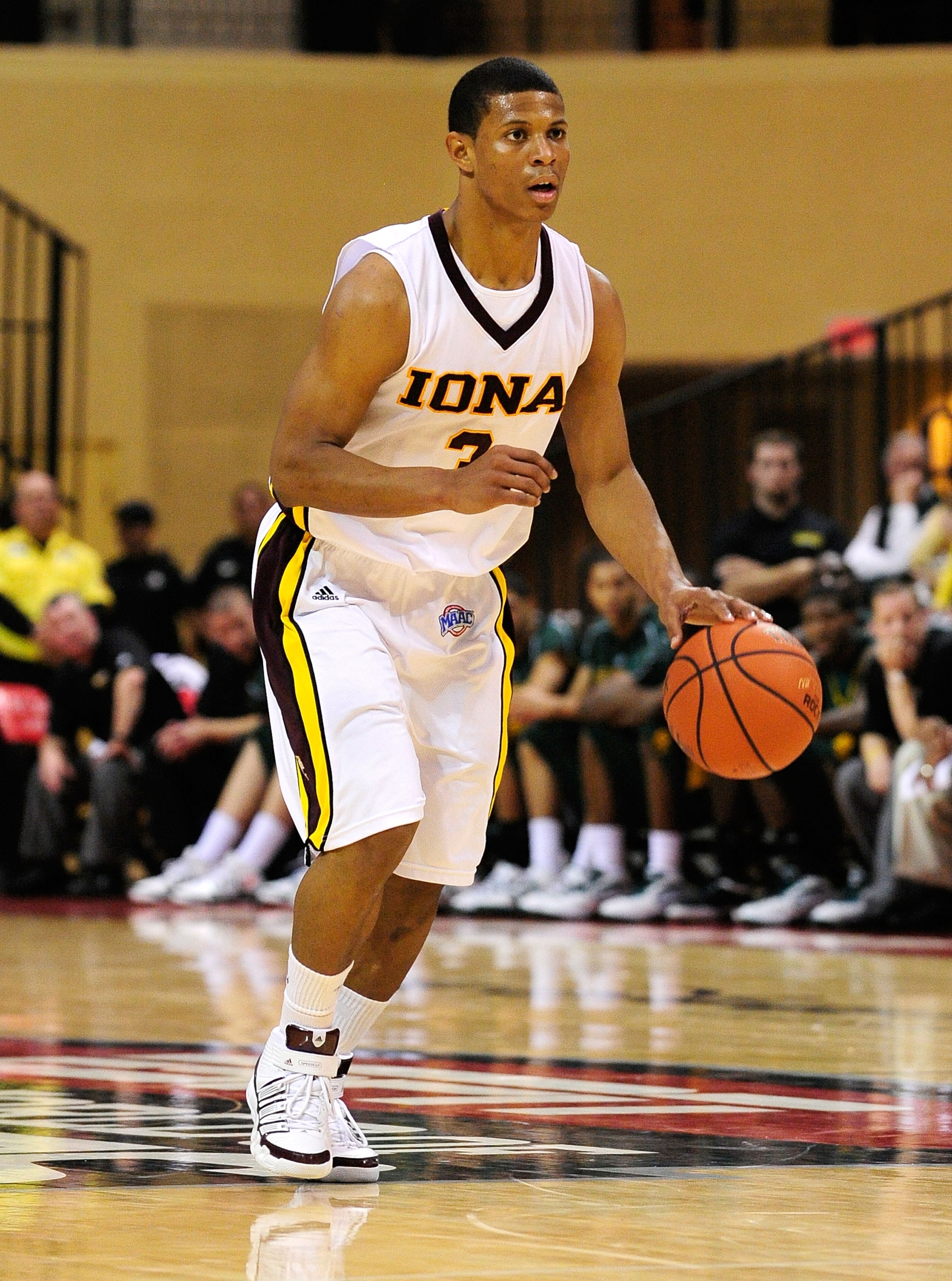 ORLANDO, FL - NOVEMBER 27:  Scott Machado #3 of the Iona Gaels looks to pass against the Baylor Bears during the Old Spice Classic at Disney's Milk House on November 27, 2009 in Orlando, Florida.  (Photo by Sam Greenwood/Getty Images)