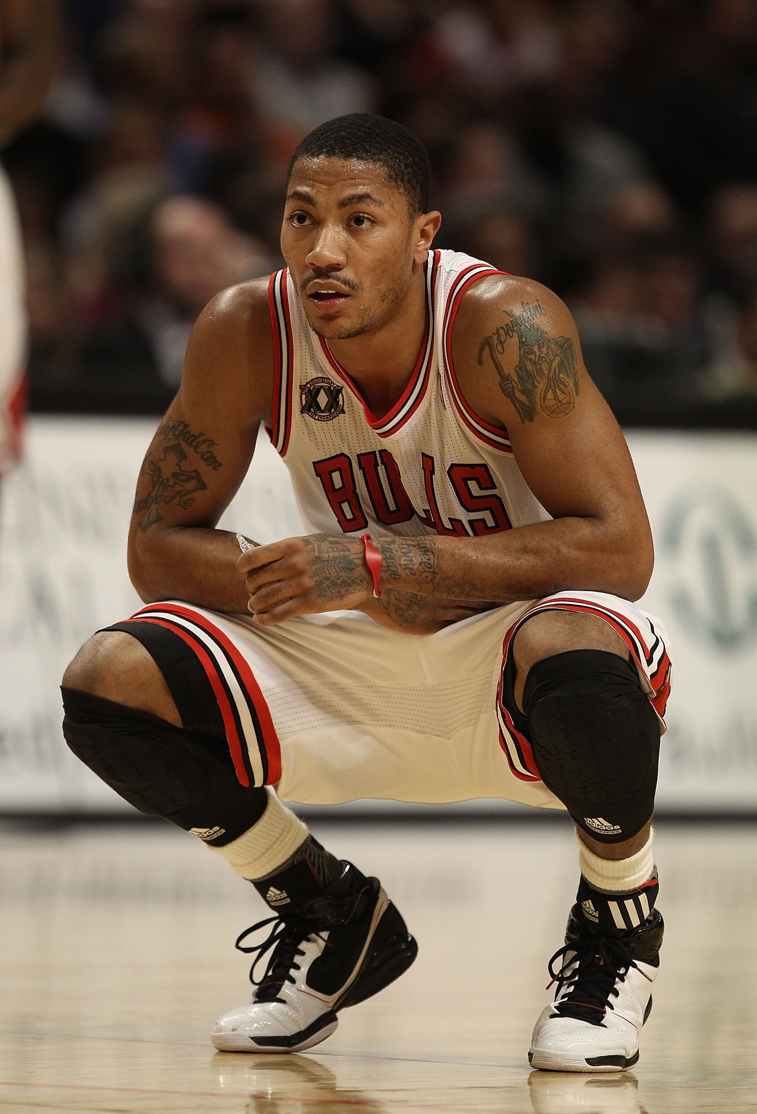 CHICAGO, IL - JANUARY 28: Derrick Rose #1 of the Chicago Bulls, playing in pain from an ulcer, holds his stomach as a teammate shoots a free-throw against the Orlando Magic at the United Center on January 28, 2011 in Chicago, Illinois. The Bulls defeated CHICAGO, IL - JANUARY 28: Derrick Rose #1 of the Chicago Bulls, playing in pain from an ulcer, holds his stomach as a teammate shoots a free-throw against the Orlando Magic at the United Center on January 28, 2011 in Chicago, Illinois. The Bulls defeated