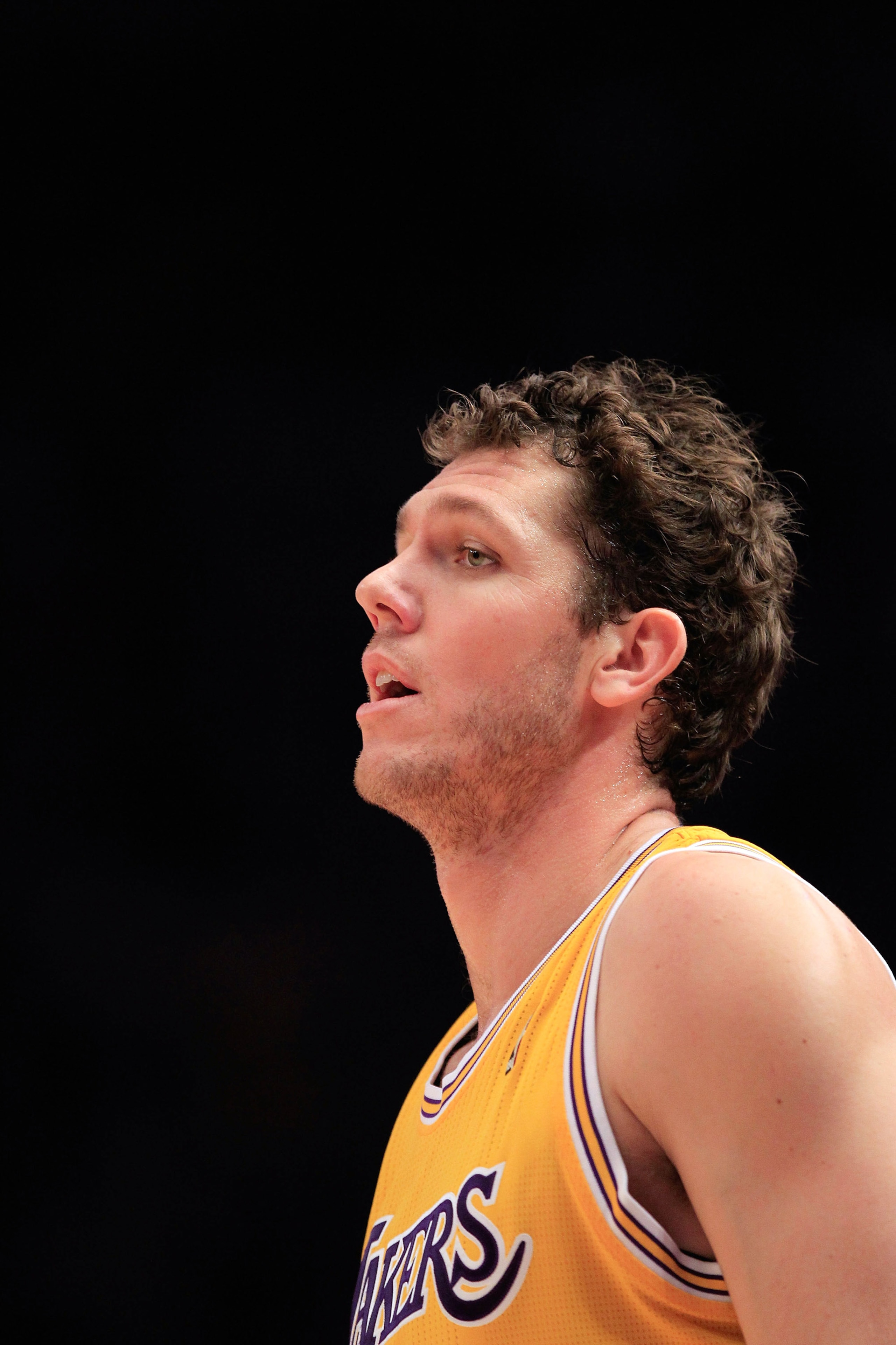 NEW YORK, NY - FEBRUARY 11: Luke Walton #4 of the Los Angeles Lakers on the court against the New York Knicks at Madison Square Garden on February 11, 2011 in New York City. NOTE TO USER: User expressly acknowledges and agrees that, by downloading and/or NEW YORK, NY - FEBRUARY 11: Luke Walton #4 of the Los Angeles Lakers on the court against the New York Knicks at Madison Square Garden on February 11, 2011 in New York City. NOTE TO USER: User expressly acknowledges and agrees that, by downloading and/or