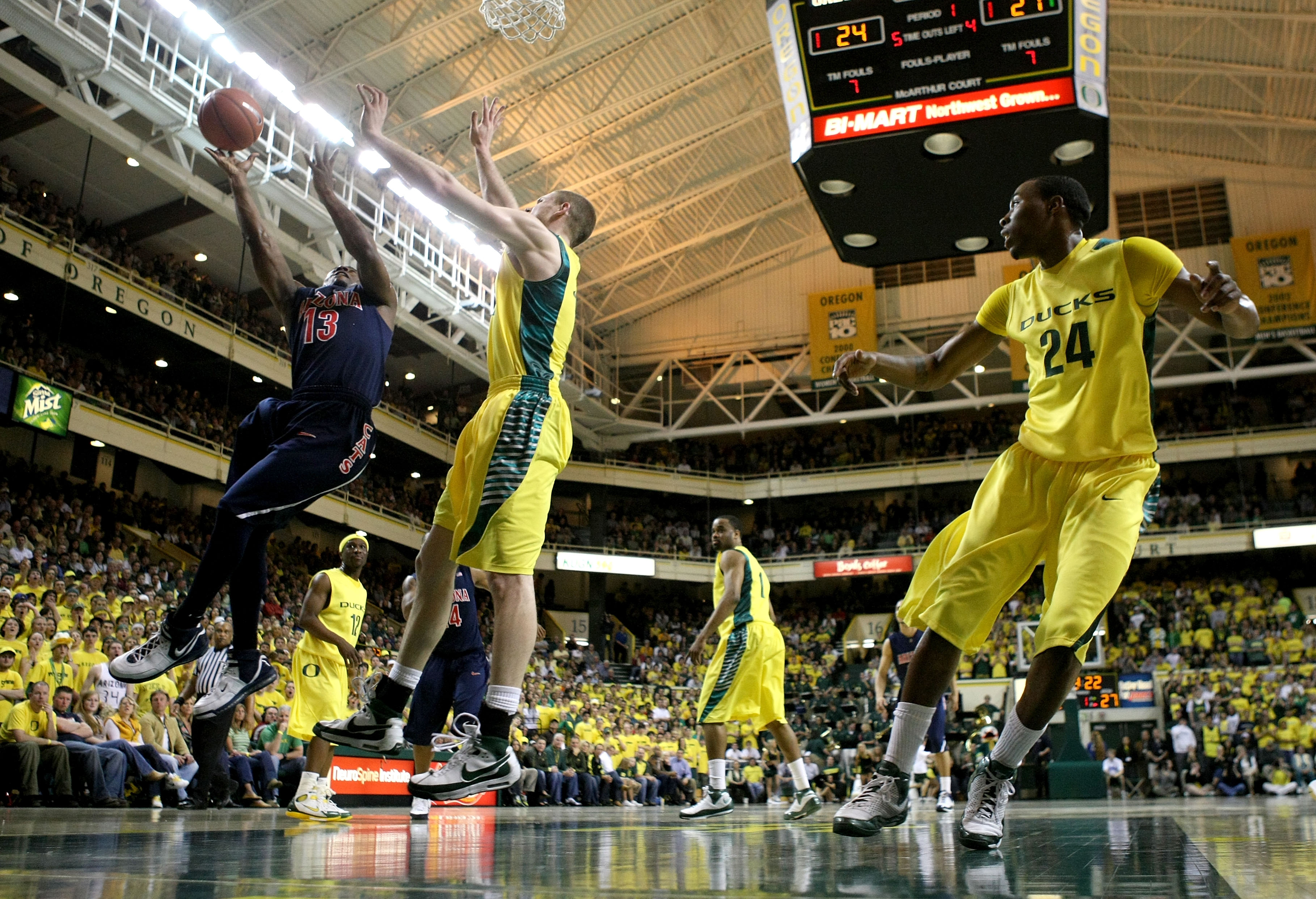EUGENE, OR - MARCH 8:  Nic Wise #13 of the Arizona Wildcats lays up the ball agianst Maarty Leunen #10 of the Oregon Ducks at MacArthur Court March 8, 2008 in Eugene, Oregon.  (Photo by Jonathan Ferrey/Getty Images)