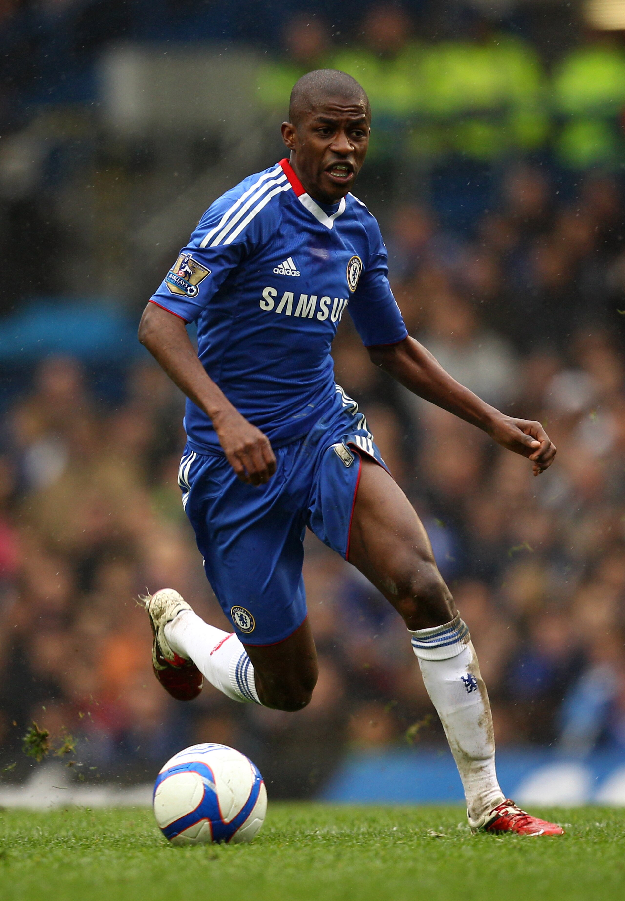LONDON, ENGLAND - FEBRUARY 19: Ramires of Chelsea runs with the ball during the FA Cup sponsored by E.ON 4th round replay match between Chelsea and Everton at Stamford Bridge on February 19, 2011 in London, England. (Photo by Richard Heathcote/Getty Ima LONDON, ENGLAND - FEBRUARY 19: Ramires of Chelsea runs with the ball during the FA Cup sponsored by E.ON 4th round replay match between Chelsea and Everton at Stamford Bridge on February 19, 2011 in London, England. (Photo by Richard Heathcote/Getty Ima