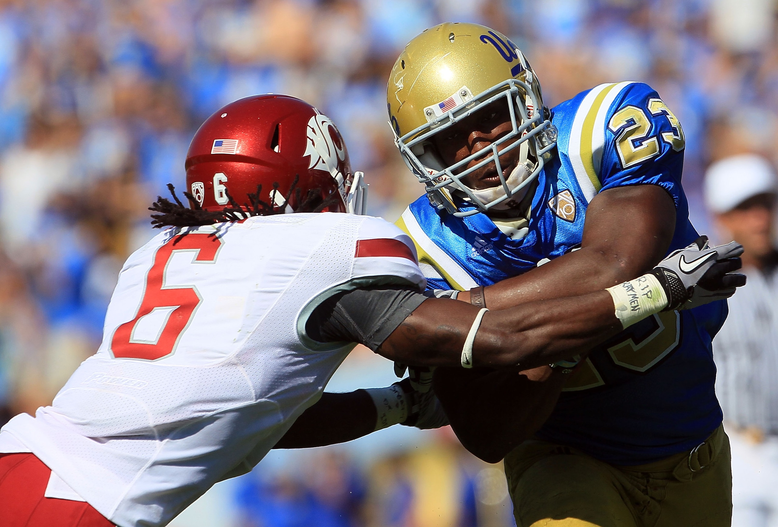 PASADENA, CA - OCTOBER 02:  Running back Johnathan Franklin #23 of the UCLA Bruins carries the ball against the Washington State Cougars during the game at the Rose Bowl on October 2, 2010 in Pasadena, California.  (Photo by Jeff Gross/Getty Images)