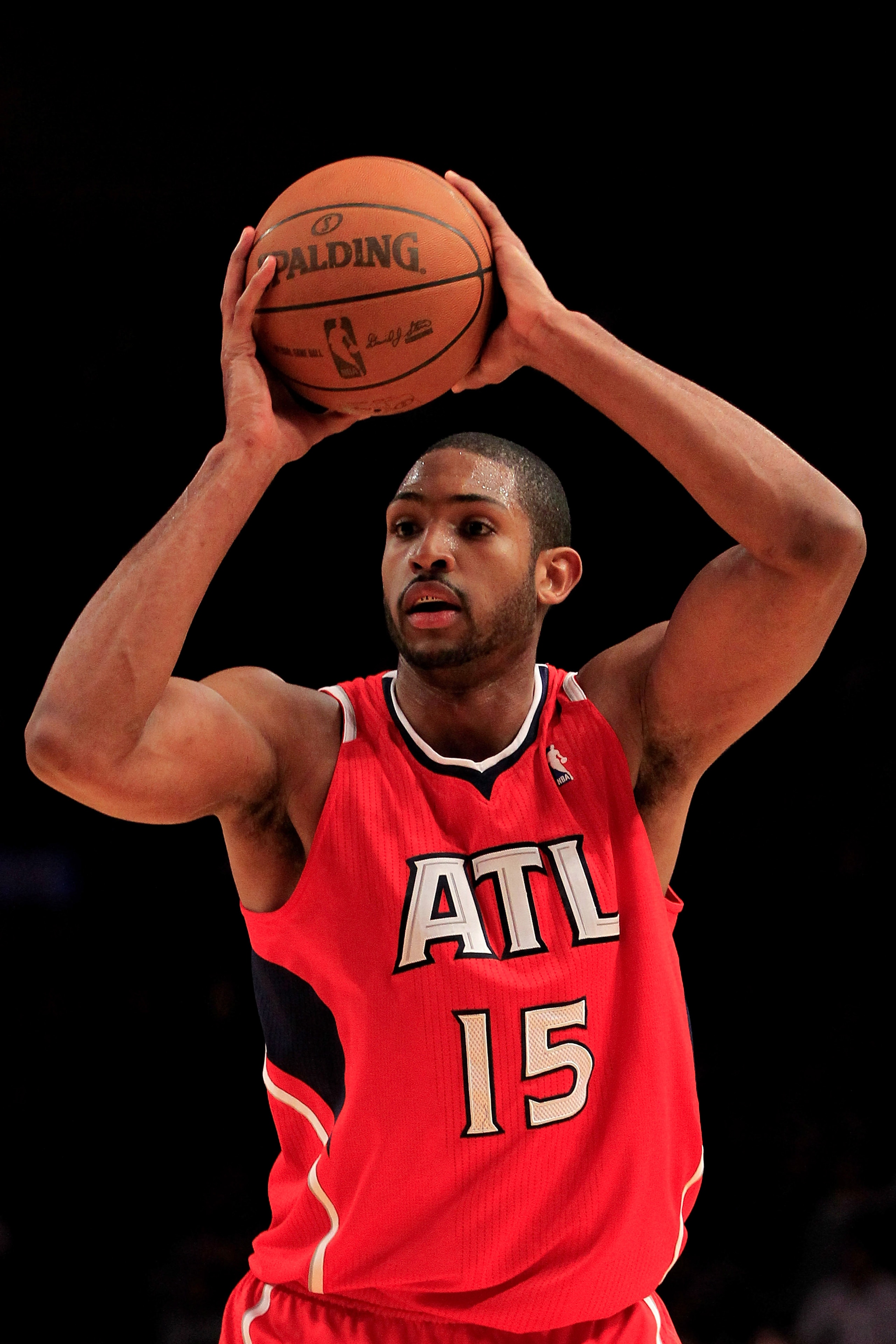 NEW YORK, NY - FEBRUARY 16: Al Horford #15 of the Atlanta Hawks on the court against the New York Knicks at Madison Square Garden on February 16, 2011 in New York City. NOTE TO USER: User expressly acknowledges and agrees that, by downloading and/or usin NEW YORK, NY - FEBRUARY 16: Al Horford #15 of the Atlanta Hawks on the court against the New York Knicks at Madison Square Garden on February 16, 2011 in New York City. NOTE TO USER: User expressly acknowledges and agrees that, by downloading and/or usin