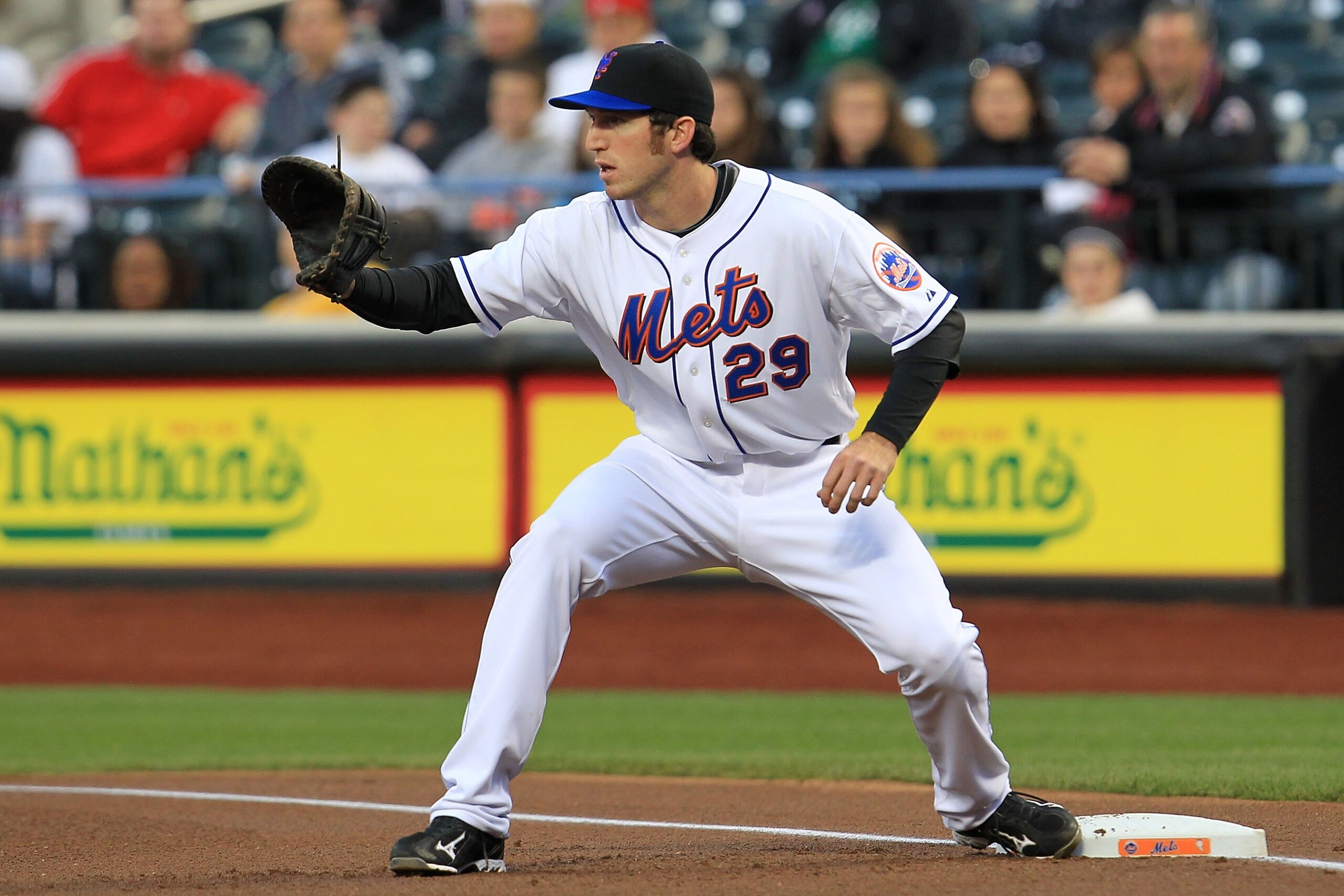 NEW YORK - APRIL 20:  Ike Davis #29 of the New York fields at first base against the Chicago Cubs on April 20, 2010 at Citi Field in the Flushing neighborhood of the Queens borough of New York City.  (Photo by Chris McGrath/Getty Images)