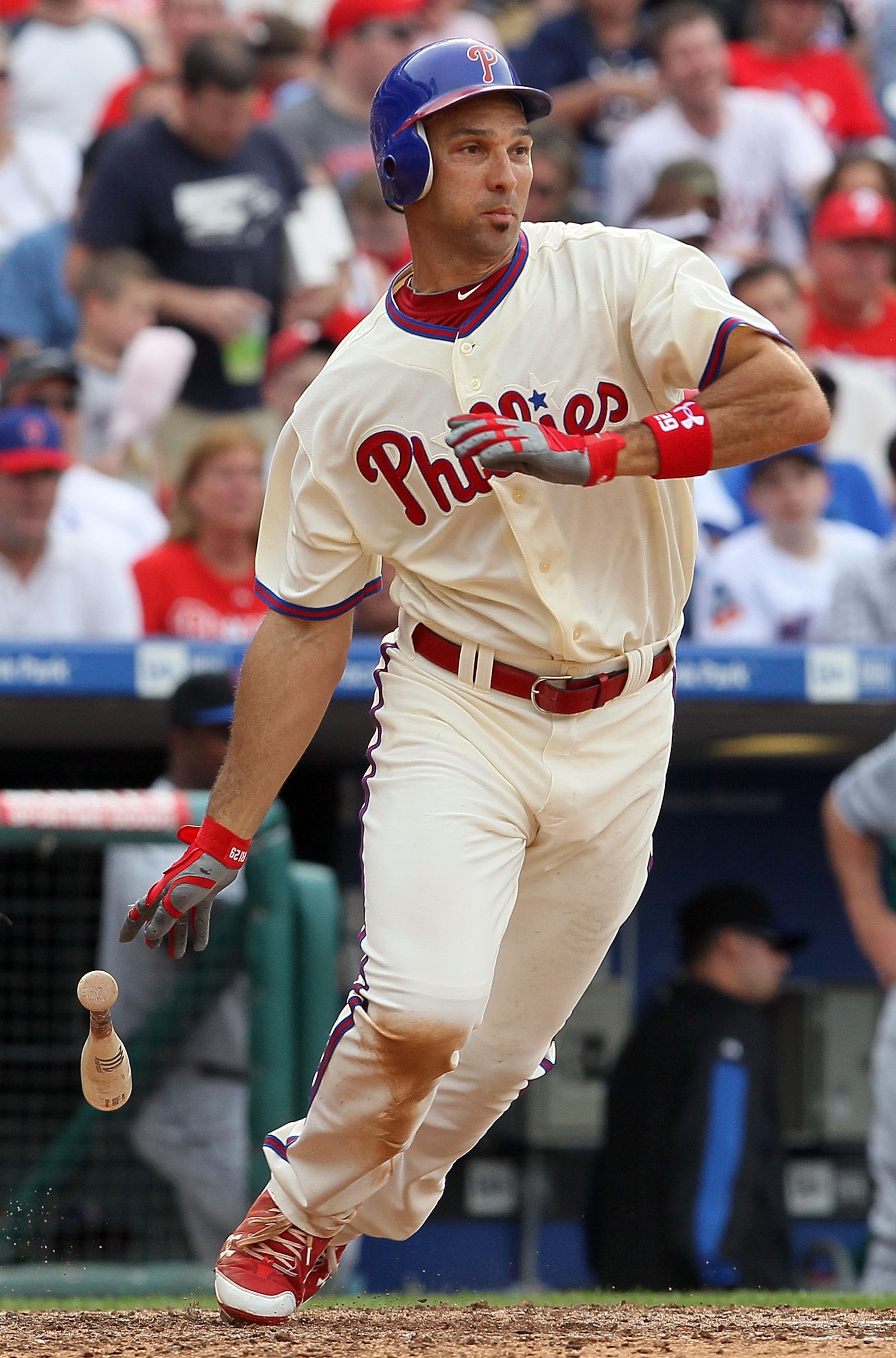 PHILADELPHIA - MAY 01:  Raul Ibanez #29 of the Philadelphia Phillies in action against the New York Mets at Citizens Bank Park on May 1, 2010 in Philadelphia, Pennsylvania. The Phillies defeated the Mets 10-0.  (Photo by Jim McIsaac/Getty Images)