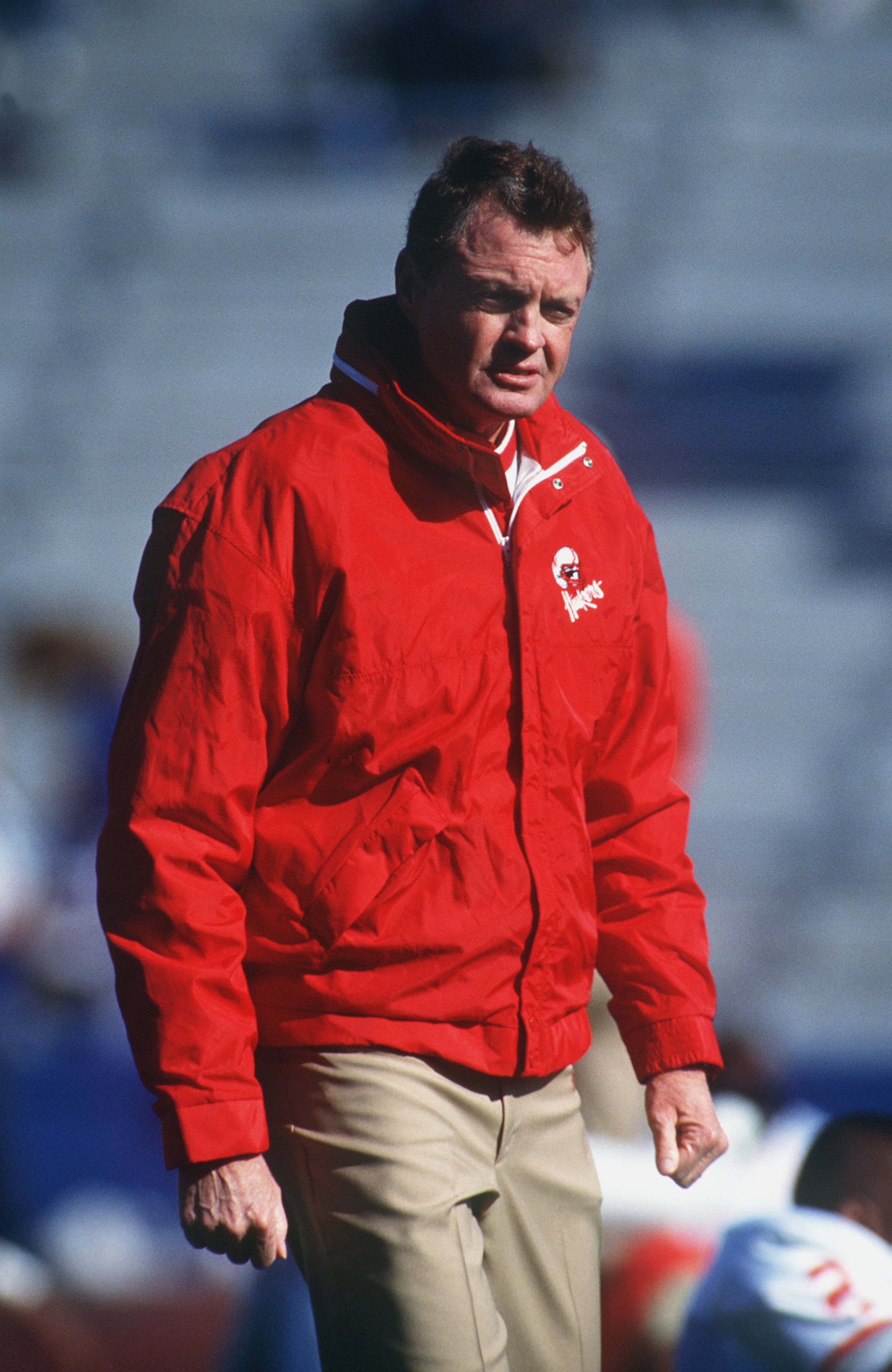 11 NOV 1991: NEBRASKA HEAD COACH TOM OSBORNE WATCHES HIS CORNHUSKERS STRETCH BEFORE THEIR 59-23 VICTORY OVER THE KANSAS JAYHAWKS AT MEMORIAL STADIUM IN LAWRENCE, KANSAS. Mandatory Credit: Earl Richardson/ALLSPORT 11 NOV 1991: NEBRASKA HEAD COACH TOM OSBORNE WATCHES HIS CORNHUSKERS STRETCH BEFORE THEIR 59-23 VICTORY OVER THE KANSAS JAYHAWKS AT MEMORIAL STADIUM IN LAWRENCE, KANSAS. Mandatory Credit: Earl Richardson/ALLSPORT