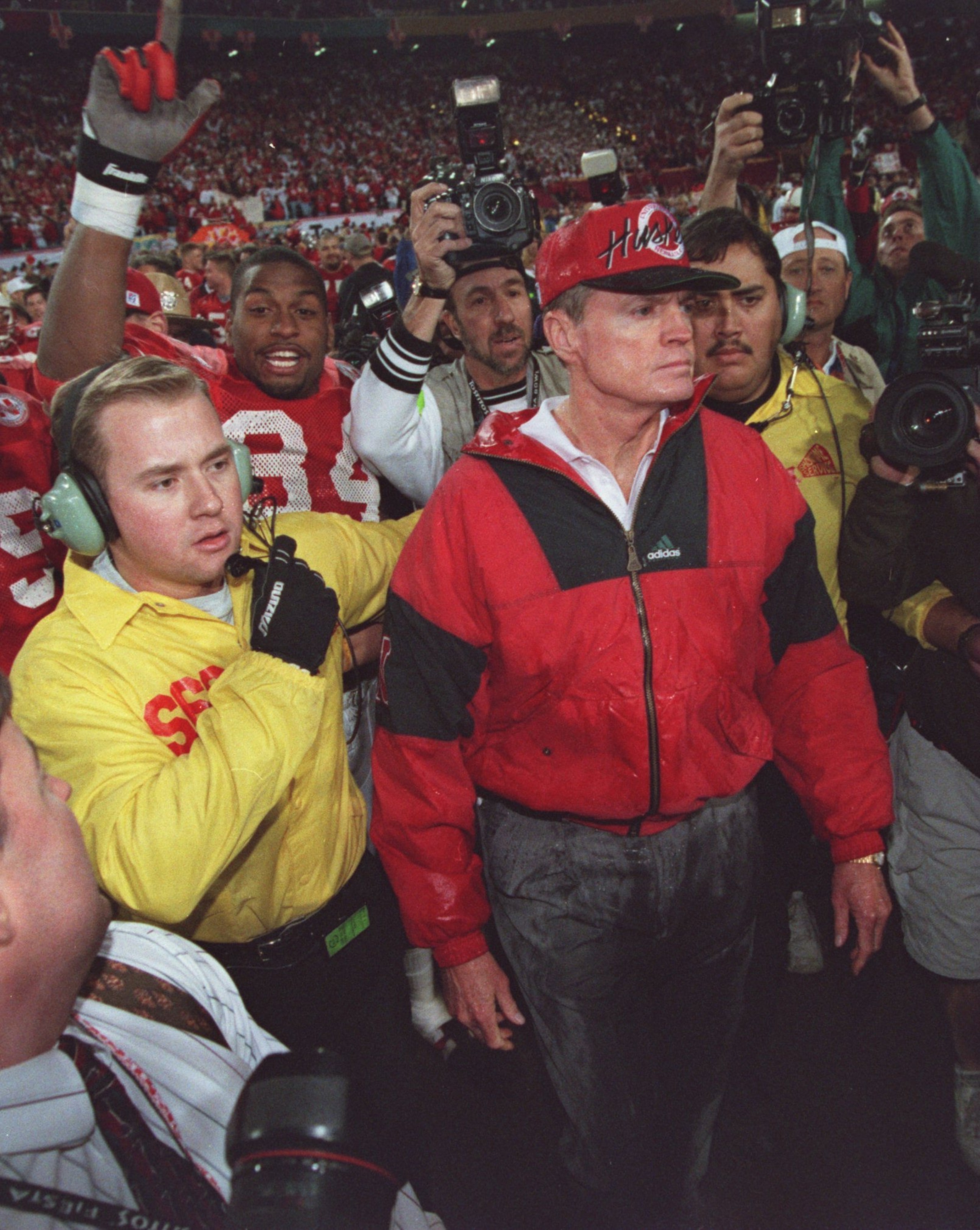 2 JAN 1996: HEAD COACH TOM OSBORNE OF THE NEBRASKA CORNHUSKERS LEAVES THE FIELD FOLLOWING THE FIESTA BOWL AT SUN DEVIL STADIUM IN TEMPE, ARIZONA. Mandatory Credit: Mike Powell/ALLSPORT 2 JAN 1996: HEAD COACH TOM OSBORNE OF THE NEBRASKA CORNHUSKERS LEAVES THE FIELD FOLLOWING THE FIESTA BOWL AT SUN DEVIL STADIUM IN TEMPE, ARIZONA. Mandatory Credit: Mike Powell/ALLSPORT