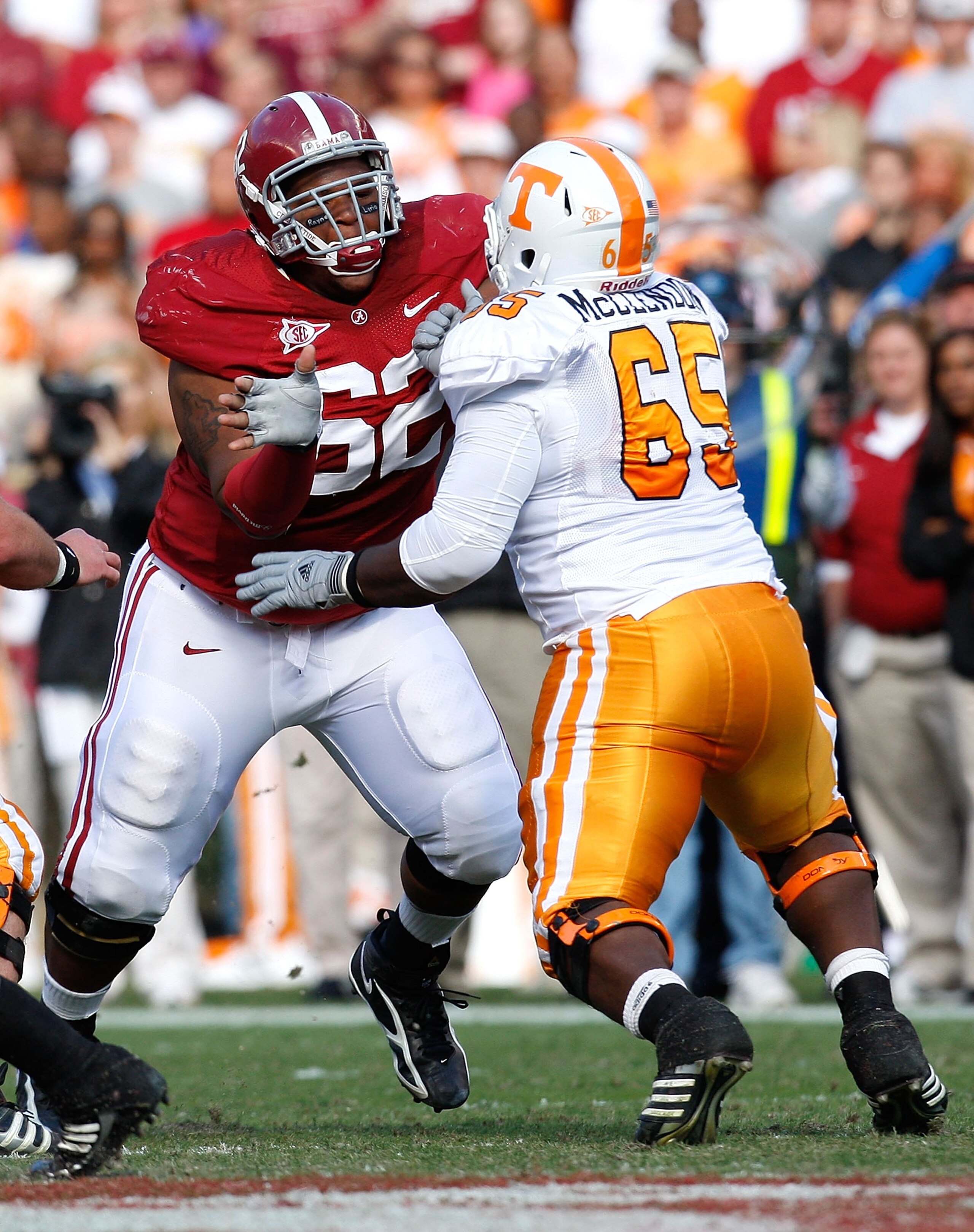 TUSCALOOSA, AL - OCTOBER 24:  Terrence Cody #62 of the Alabama Crimson Tide against Jacques McClendon #65 of the Tennessee Volunteers at Bryant-Denny Stadium on October 24, 2009 in Tuscaloosa, Alabama.  (Photo by Kevin C. Cox/Getty Images)