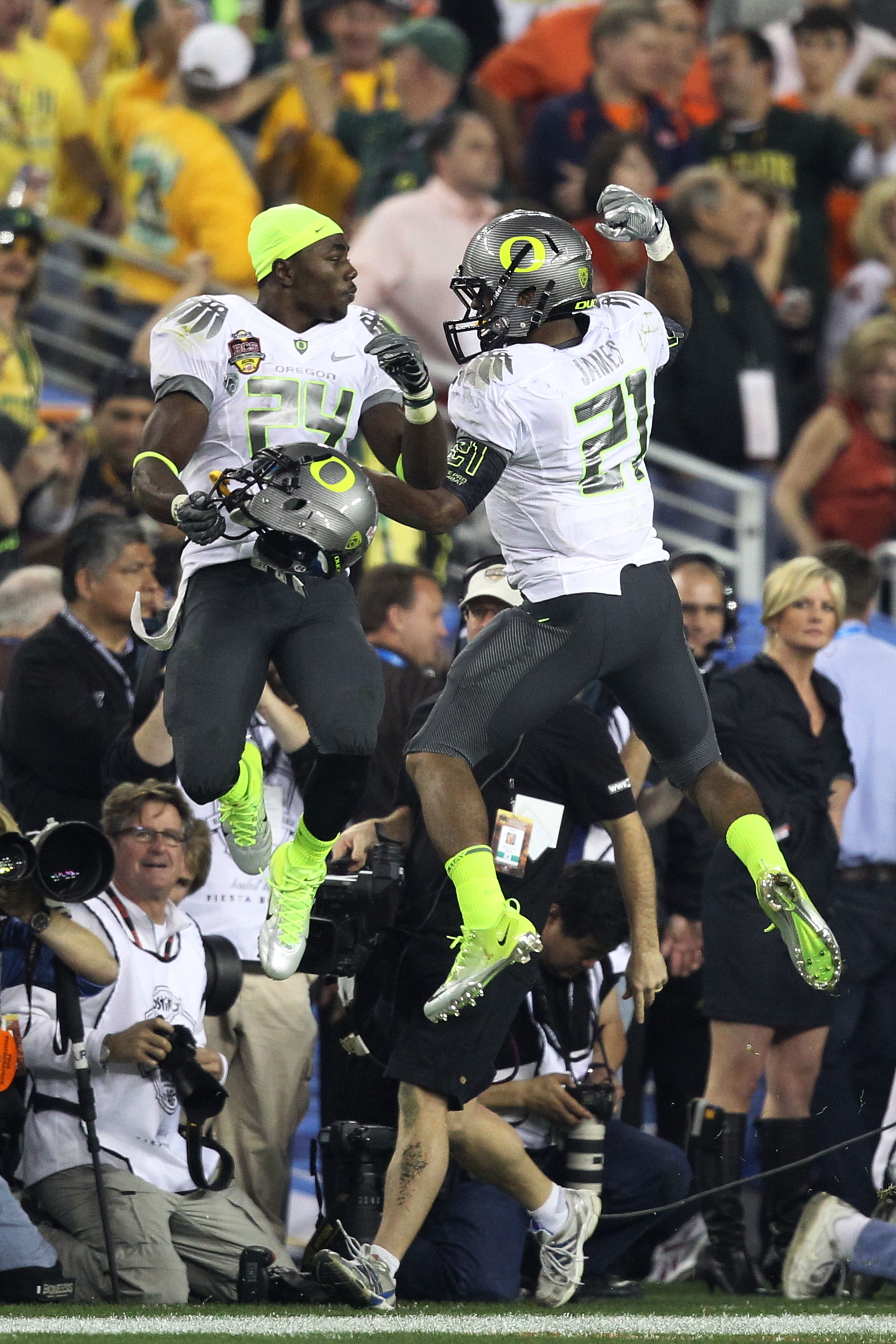 GLENDALE, AZ - JANUARY 10:  (R-L) LaMichael James #21 and Kenjon Barner #24 of the Oregon Ducks celebrate James' eight-yard touchdown reception in the second quarter against the Auburn Tigers during the Tostitos BCS National Championship Game at Universit