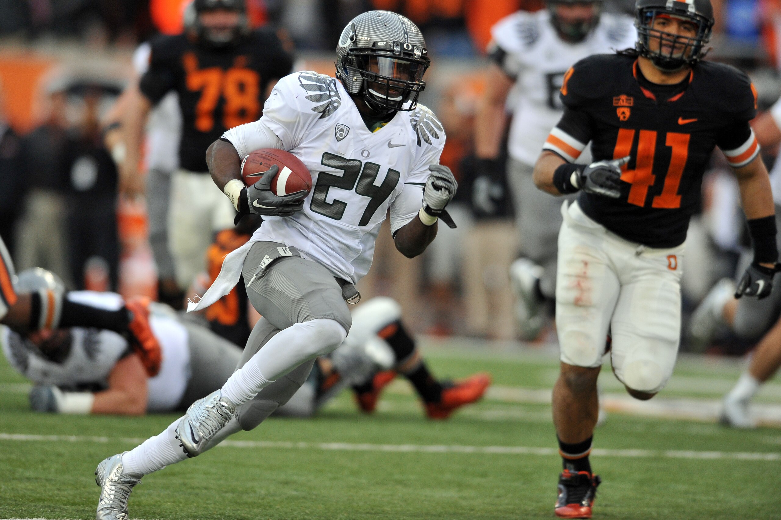 CORVALLIS, OR - DECEMBER 4: Running back Kenjon Barner #24 of the Oregon Ducks heads for the end zone and a touchdown in the fourth quarter of the game against the Oregon State Beavers at Reser Stadium on December 4, 2010 in Corvallis, Oregon. The Ducks b