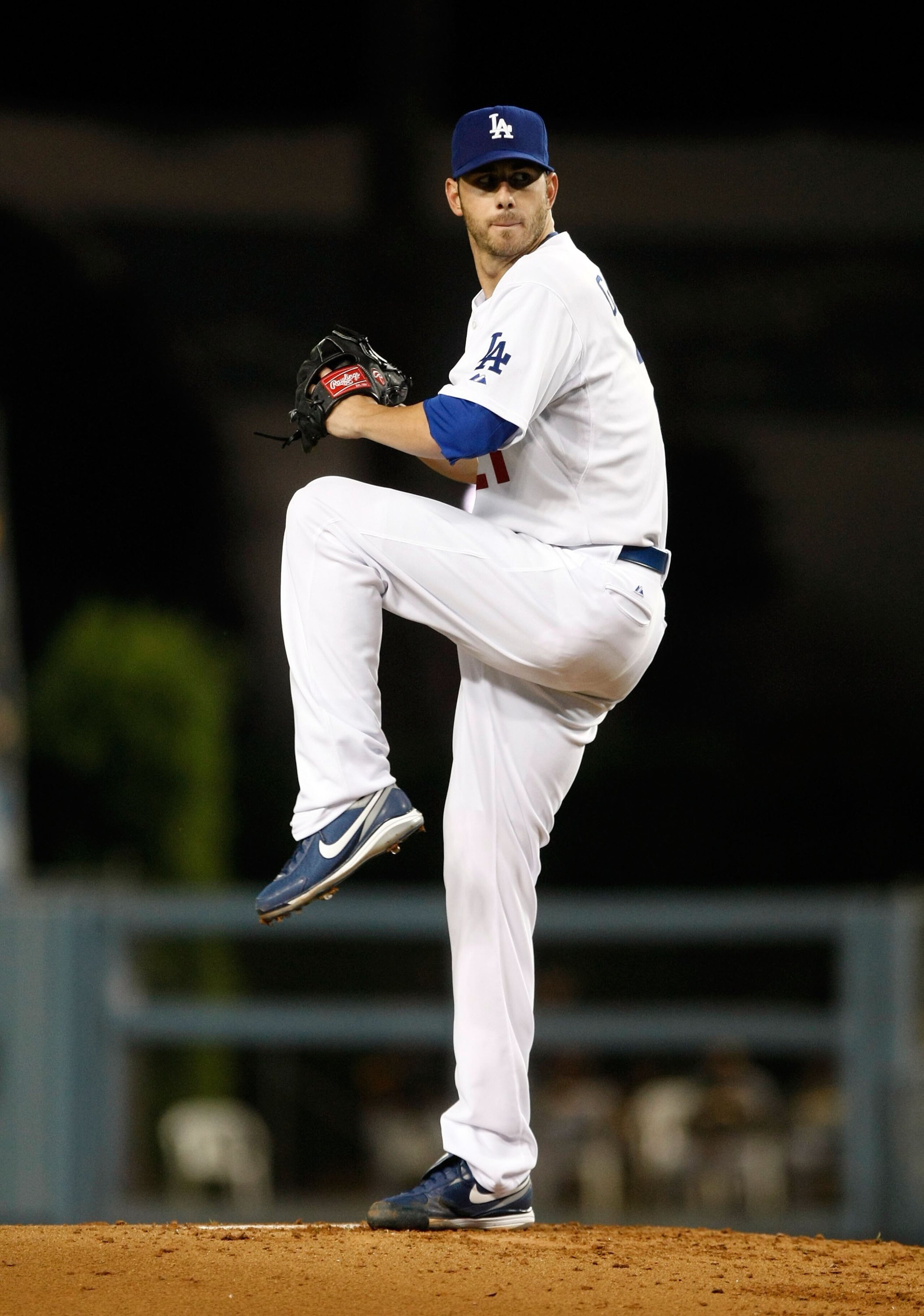 LOS ANGELES, CA - SEPTEMBER 14:  Jon Garland #21 of the Los Angeles Dodgers pitches against the Pittsburgh Pirates at Dodger Stadium on September 14, 2009 in Los Angeles, California.  (Photo by Jeff Gross/Getty Images)