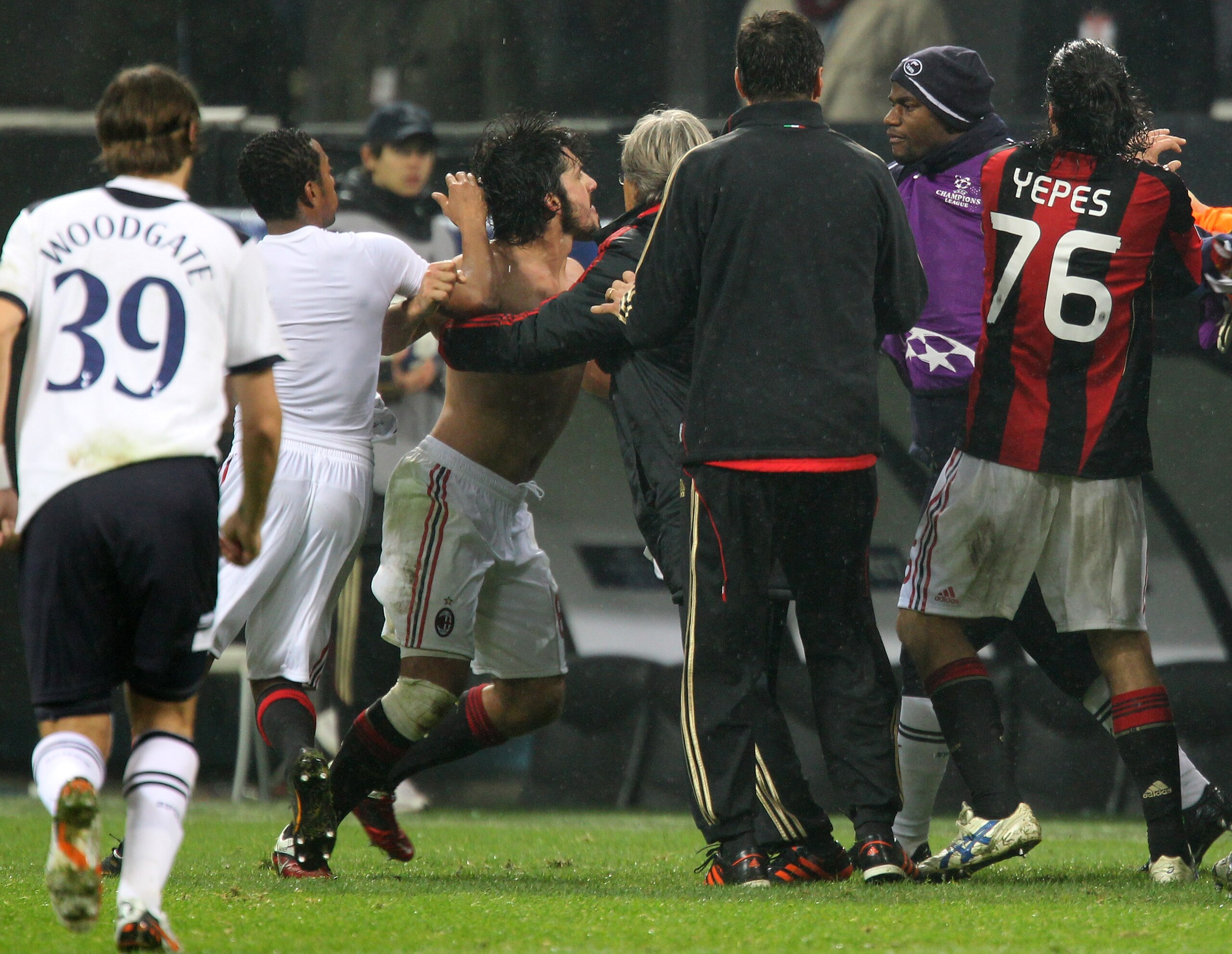 MILAN, ITALY - FEBRUARY 15:  Gennaro Gattuso of AC Milan is restrained at the end of the UEFA Champions League round of 16 first leg match between AC Milan and Tottenham Hotspur at Stadio Giuseppe Meazza on February 15, 2011 in Milan, Italy.  (Photo by Al