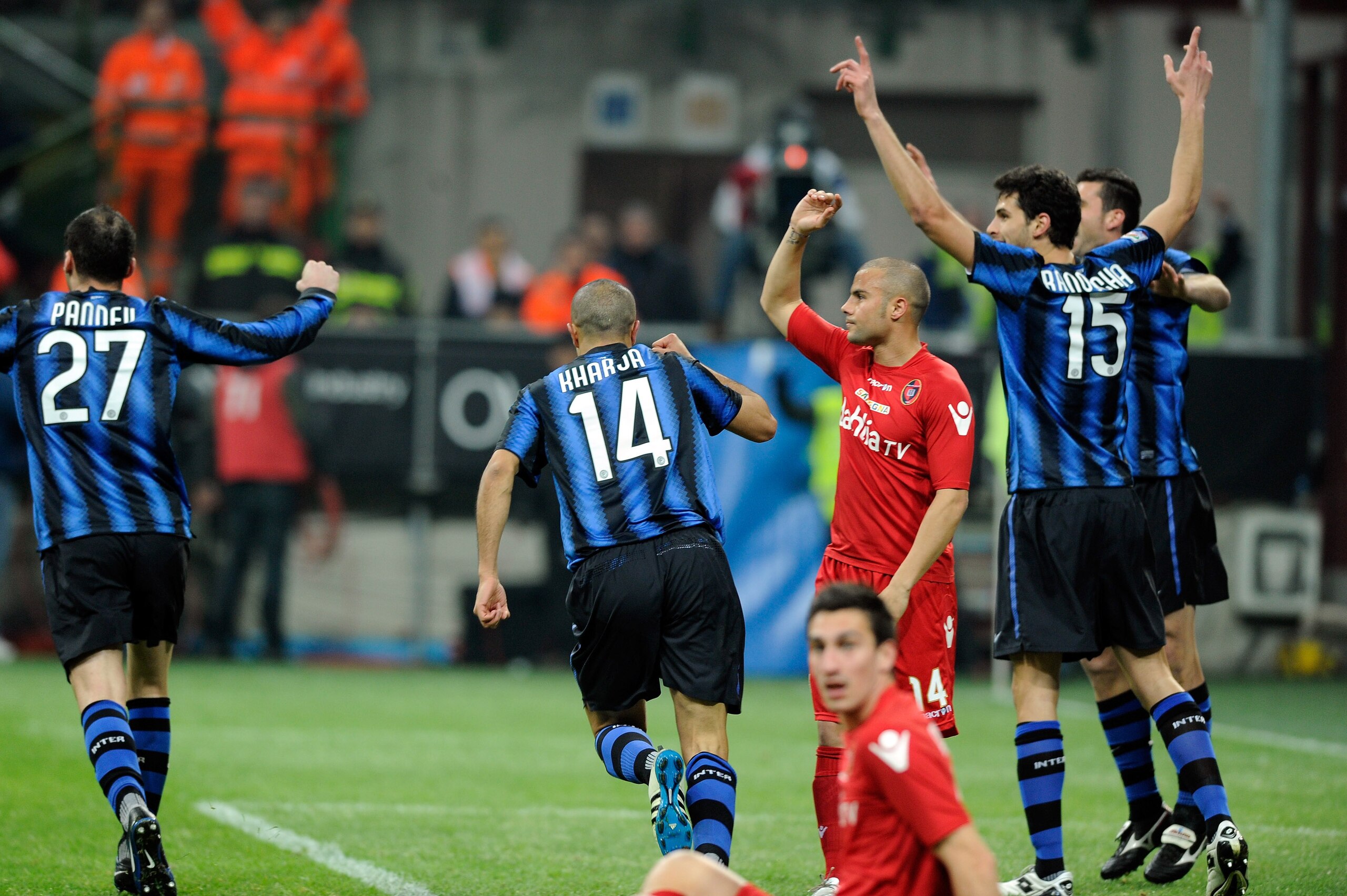 MILAN, ITALY - FEBRUARY 19:  Andrea Ranocchia (R) celebrates scoring the first goal during the Serie A match between FC Internazionale Milano and Cagliari Calcio at Stadio Giuseppe Meazza on February 19, 2011 in Milan, Italy.  (Photo by Claudio Villa/Gett