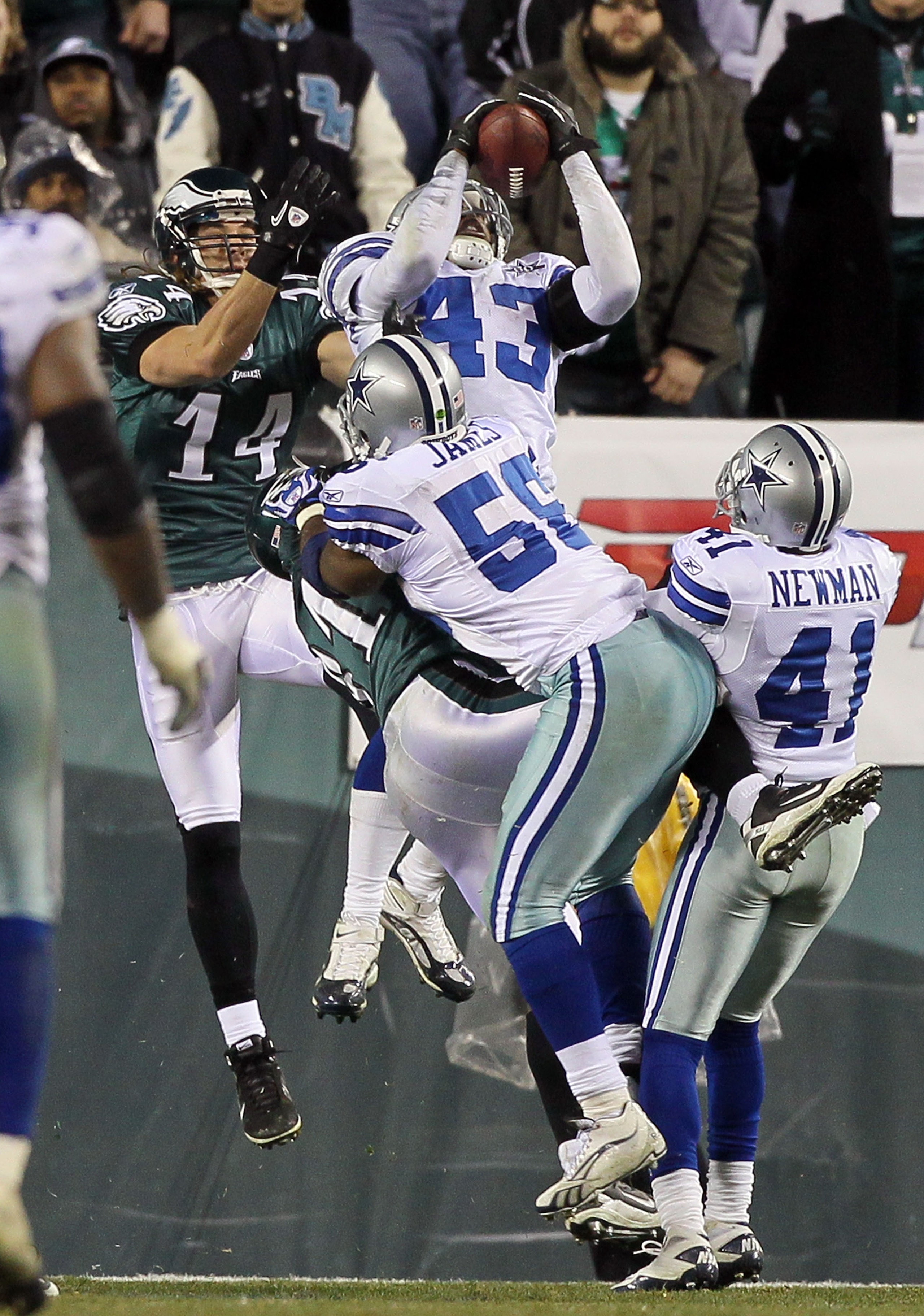 PHILADELPHIA, PA - JANUARY 02:  Gerald Sensabaugh #43 of the Dallas Cowboys intercepts a pass intended for Jason Avant #81 of the Philadelphia Eagles at Lincoln Financial Field on January 2, 2011 in Philadelphia, Pennsylvania.  (Photo by Jim McIsaac/Getty