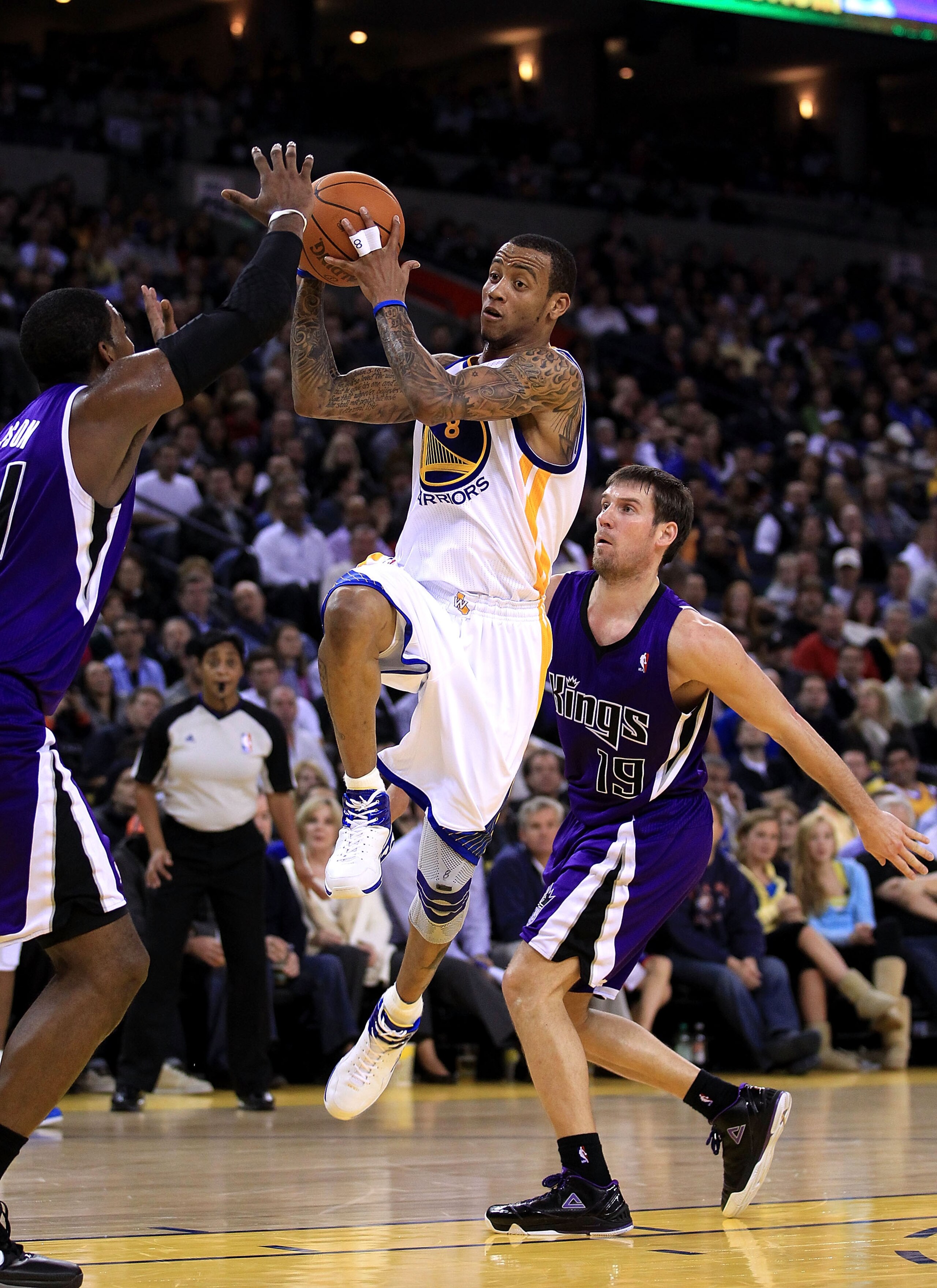 OAKLAND, CA - JANUARY 21:  Monta Ellis #8 of the Golden State Warriors drives to the basket during their game against the Sacramento Kings at Oracle Arena on January 21, 2011 in Oakland, California. NOTE TO USER: User expressly acknowledges and agrees tha