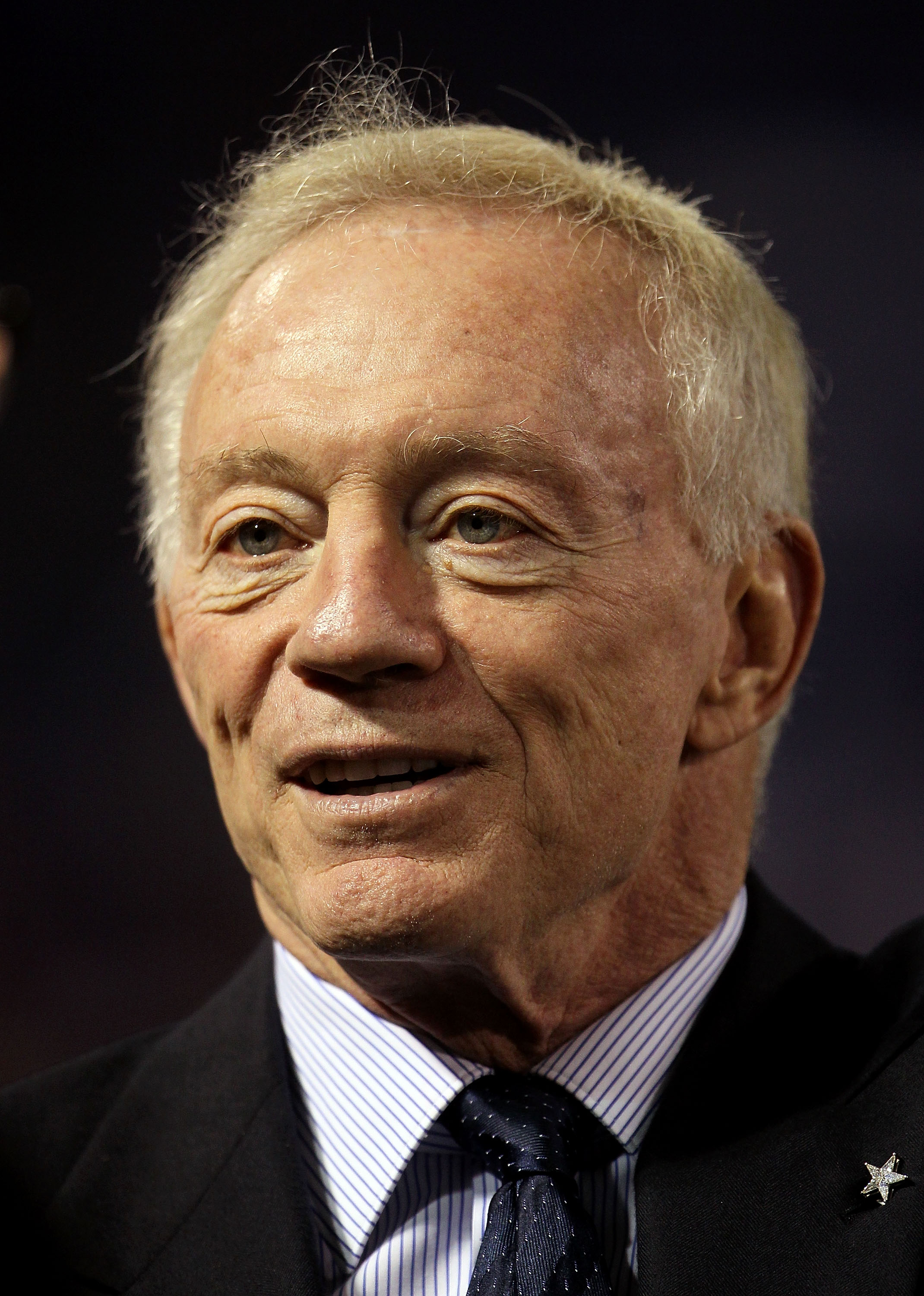 MINNEAPOLIS - OCTOBER 17:  Owner Jerry Jones of the Dallas Cowboys attends the game against the Minnesota Vikings at Mall of America Field on October 17, 2010 in Minneapolis, Minnesota.  (Photo by Jeff Gross/Getty Images)