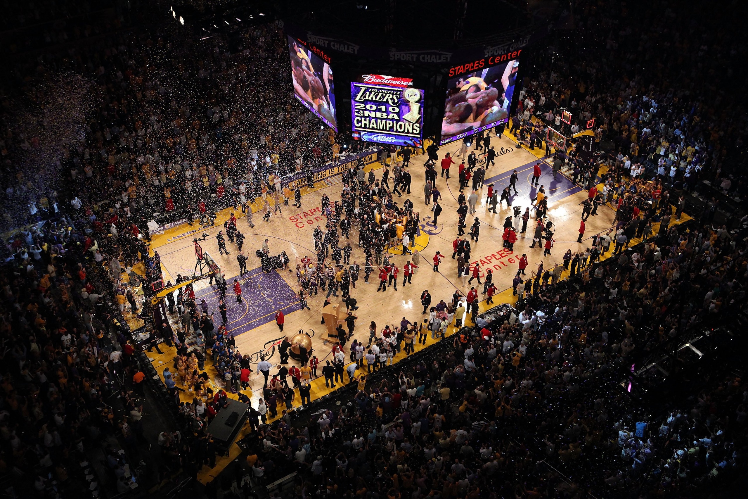 LOS ANGELES, CA - JUNE 17:  The Los Angeles Lakers celebrate on the court as the Lakers defeated the Boston Celtics 83-79 in Game Seven of the 2010 NBA Finals at Staples Center on June 17, 2010 in Los Angeles, California.  NOTE TO USER: User expressly ack