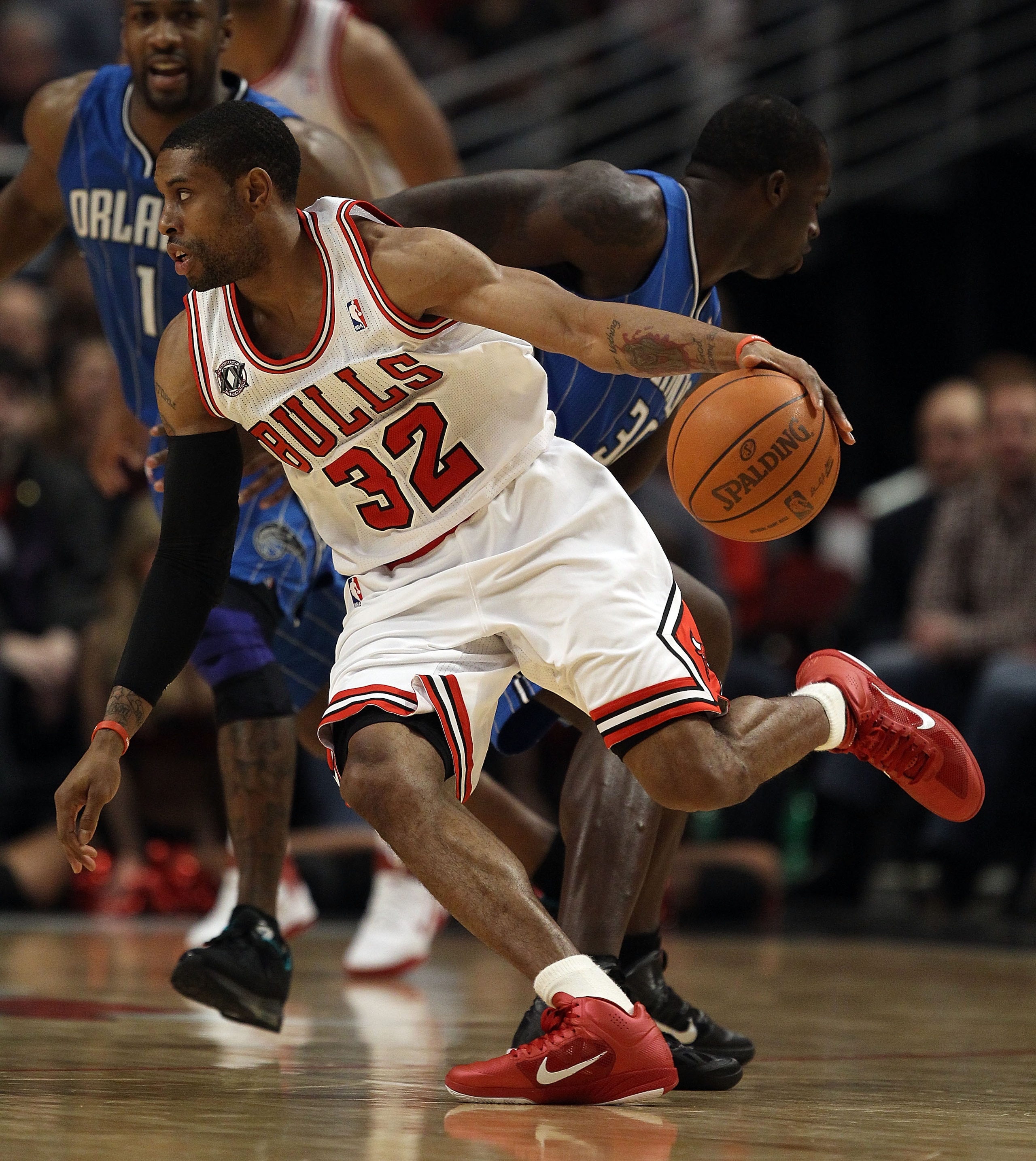 CHICAGO, IL - JANUARY 28: C.J. Watson #32 of the Chicago Bulls moves against the Orlando Magic as teammate Derrick Rose watches at the United Center on January 28, 2011 in Chicago, Illinois. The Bulls defeated the Magic 99-90. NOTE TO USER: User expressly CHICAGO, IL - JANUARY 28: C.J. Watson #32 of the Chicago Bulls moves against the Orlando Magic as teammate Derrick Rose watches at the United Center on January 28, 2011 in Chicago, Illinois. The Bulls defeated the Magic 99-90. NOTE TO USER: User expressly
