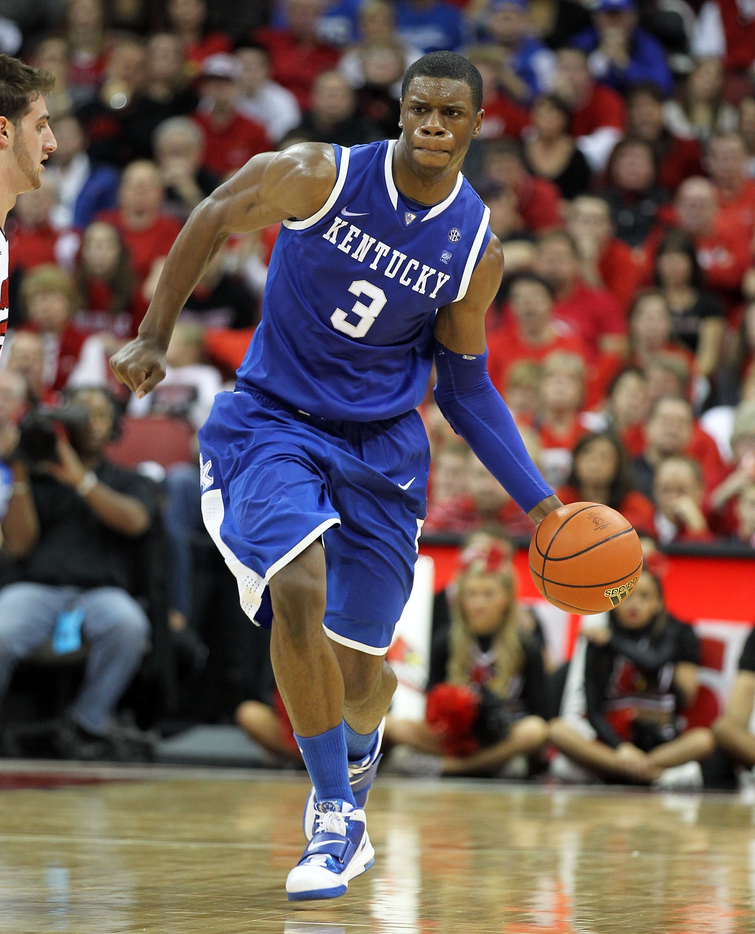 LOUISVILLE, KY - DECEMBER 31: Terrence Jones #3 of the Kentucky Wildcats dribbles the ball during the game against the Louisville Cardinals at the KFC Yum! Center on December 31, 2010 in Louisville, Kentucky.  (Photo by Andy Lyons/Getty Images)