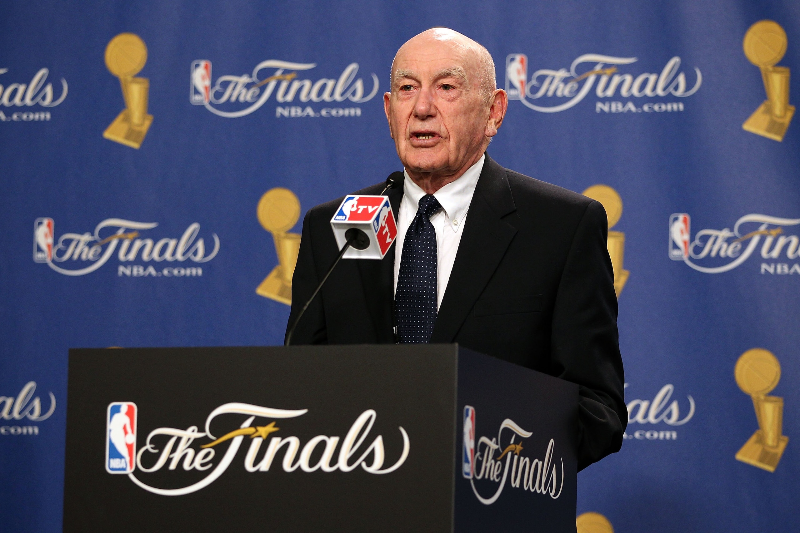 LOS ANGELES, CA - JUNE 06:  Former coach Dr. Jack Ramsay receives the 2010 Chuck Daly Lifetime Achievement Award before Game Two of the 2010 NBA Finals between the Boston Celtics and the Los Angeles Lakers at Staples Center on June 6, 2010 in Los Angeles,