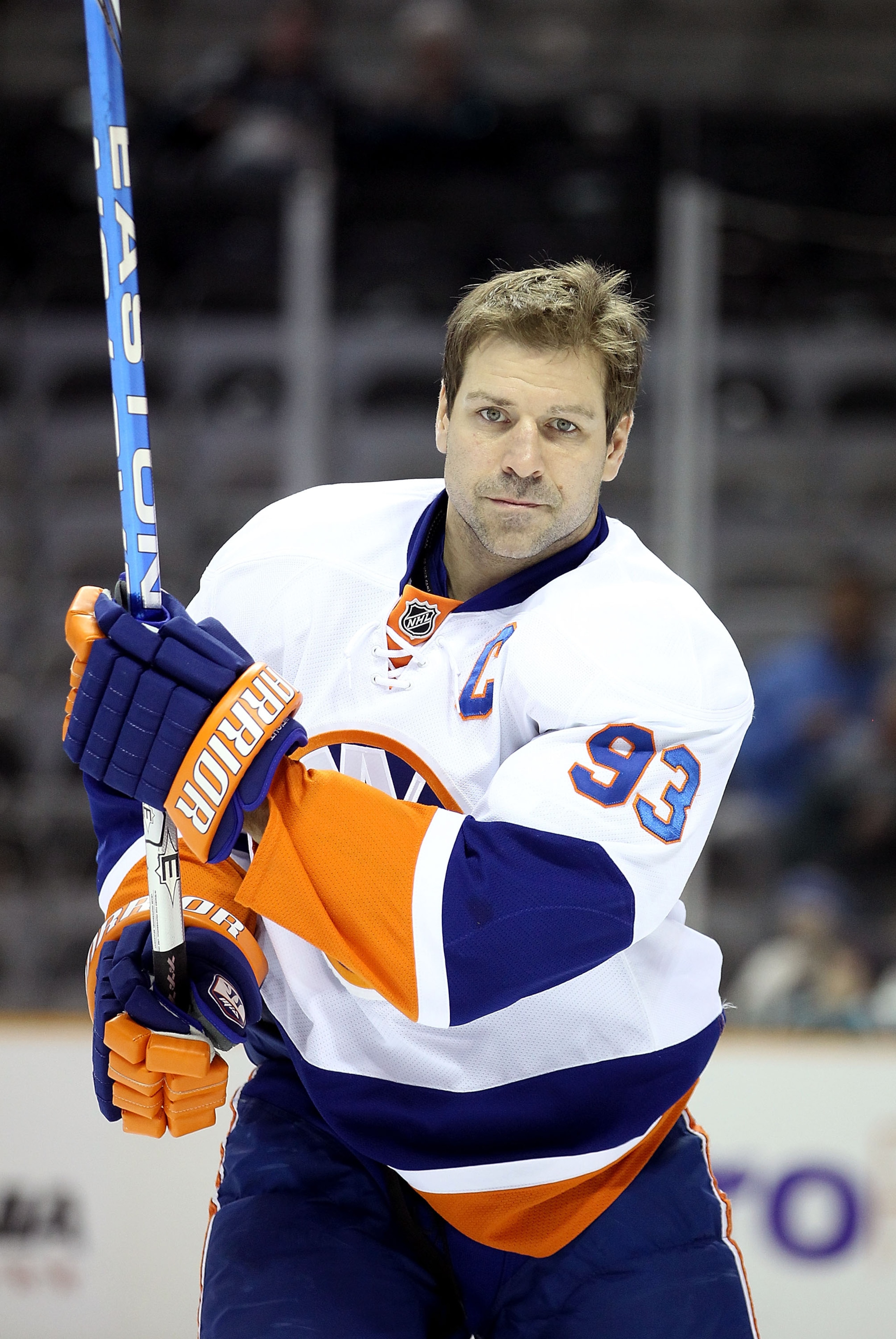 SAN JOSE, CA - NOVEMBER 11:  Doug Weight #93 of the New York Islanders warms up before their game against the San Jose Sharks on November 11, 2010 in San Jose, California.  (Photo by Ezra Shaw/Getty Images)
