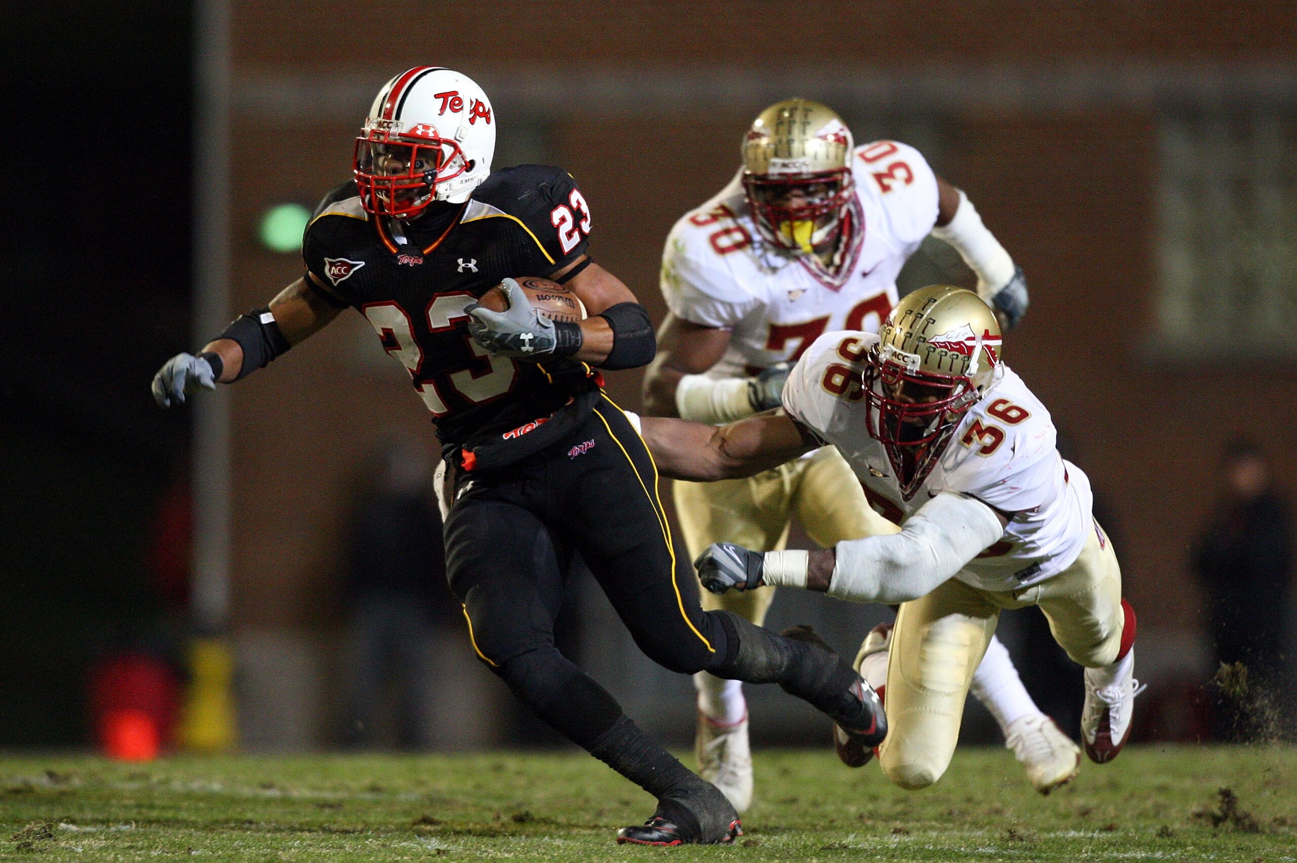 COLLEGE PARK, MD - NOVEMBER 22: DaRel Scott #23 of the Maryland Terrapins runs the ball past Dekoda Watson #36 and Derek Nicholson #30 of the Florida State Seminoles on November 22, 2008 at Byrd Stadium in College Park, Maryland.  (Photo by Jim McIsaac/Ge