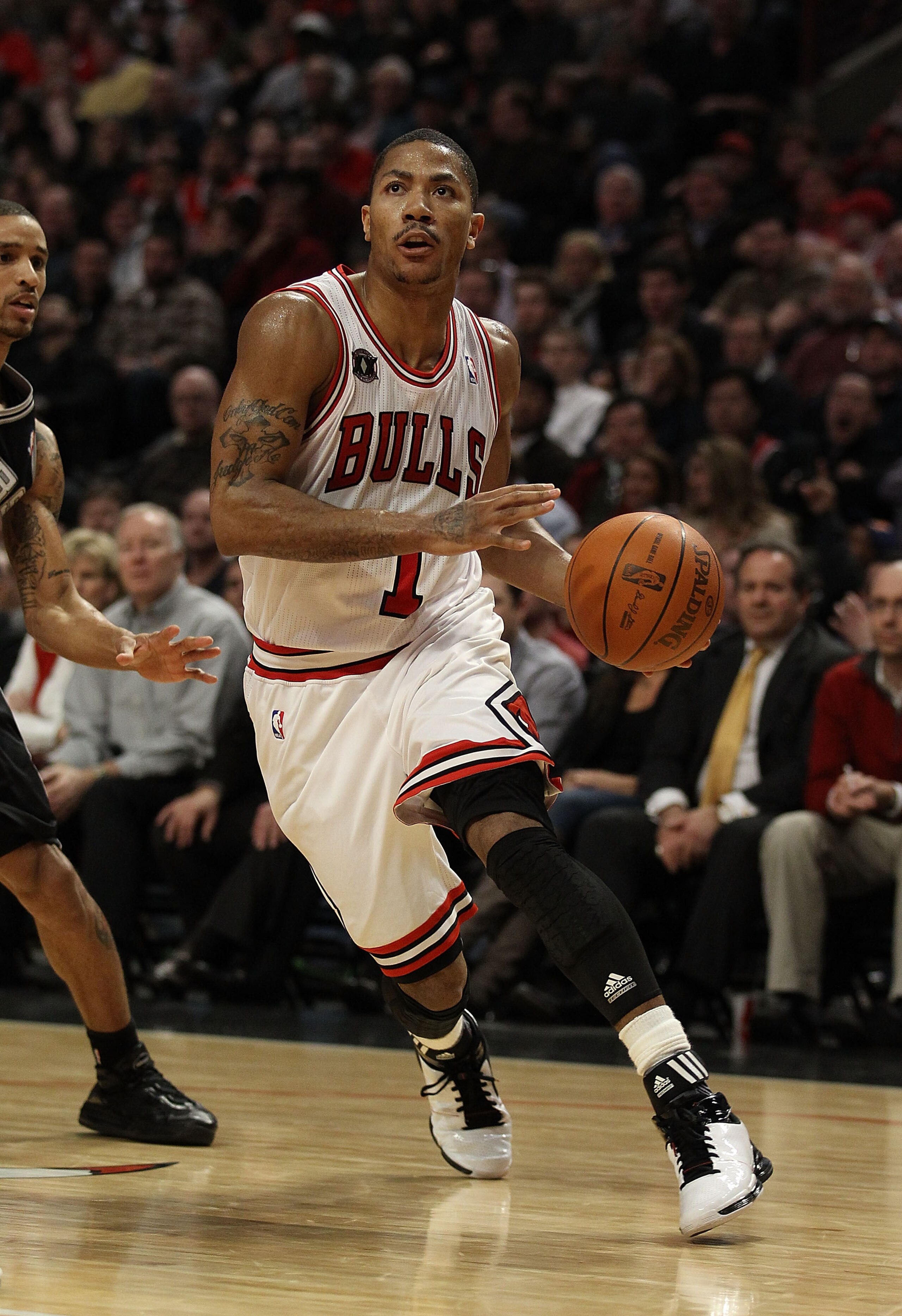 CHICAGO, IL - FEBRUARY 17: Derrick Rose #1 of the Chicago Bulls moves to the basket against the San Antonio Spurs at the United Center on February 17, 2011 in Chicago, Illinois. The Bulls defeated the Spurs 109-99. NOTE TO USER: User expressly acknowledge