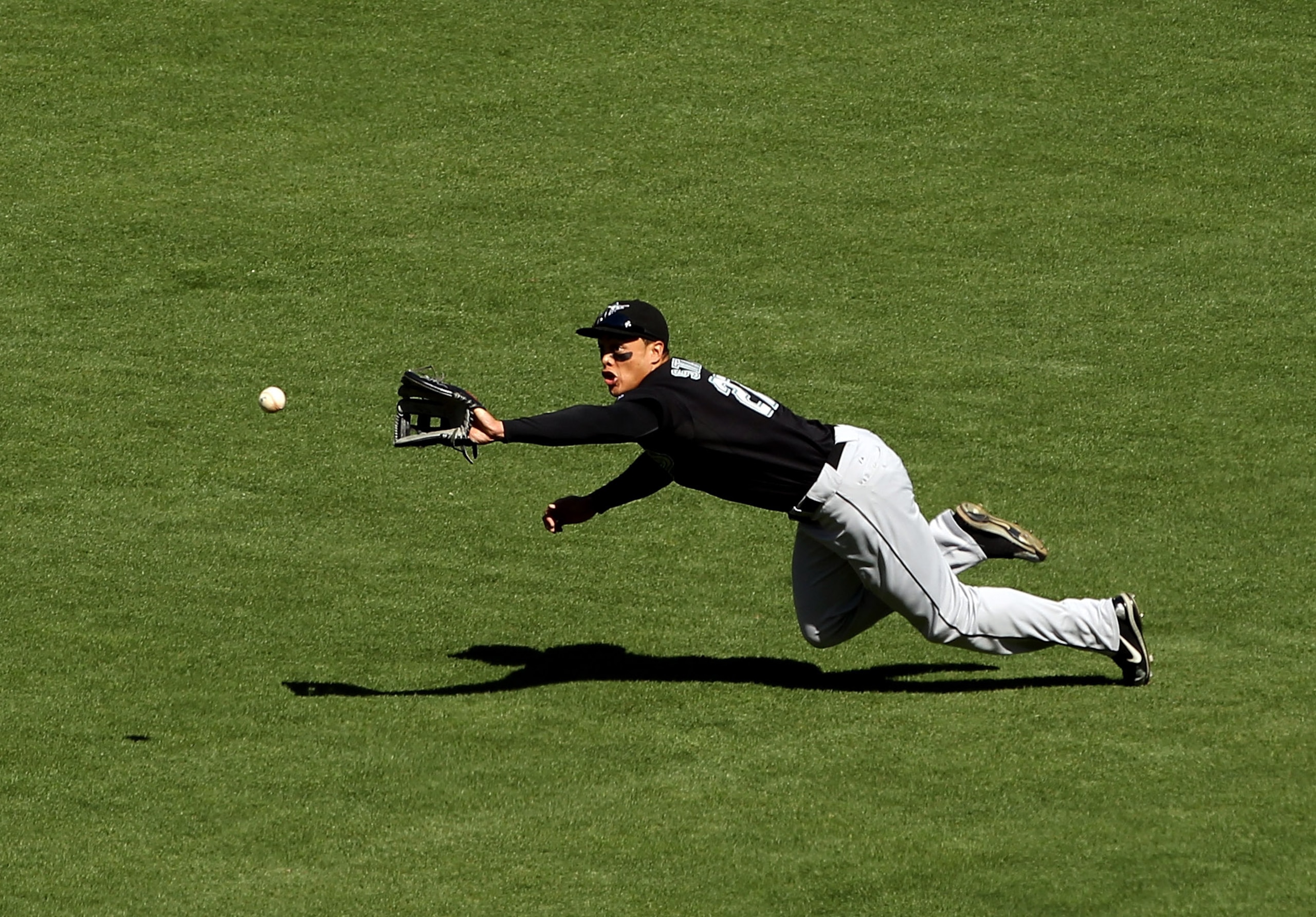 SAN FRANCISCO - JULY 28:  Mike Stanton #27 of the Florida Marlins dives to try to catch a ball hit by Aubrey Huff #17 of the San Francisco Giants in the first inning at AT&T Park on July 28, 2010 in San Francisco, California. Stanton couldn't catch the ca