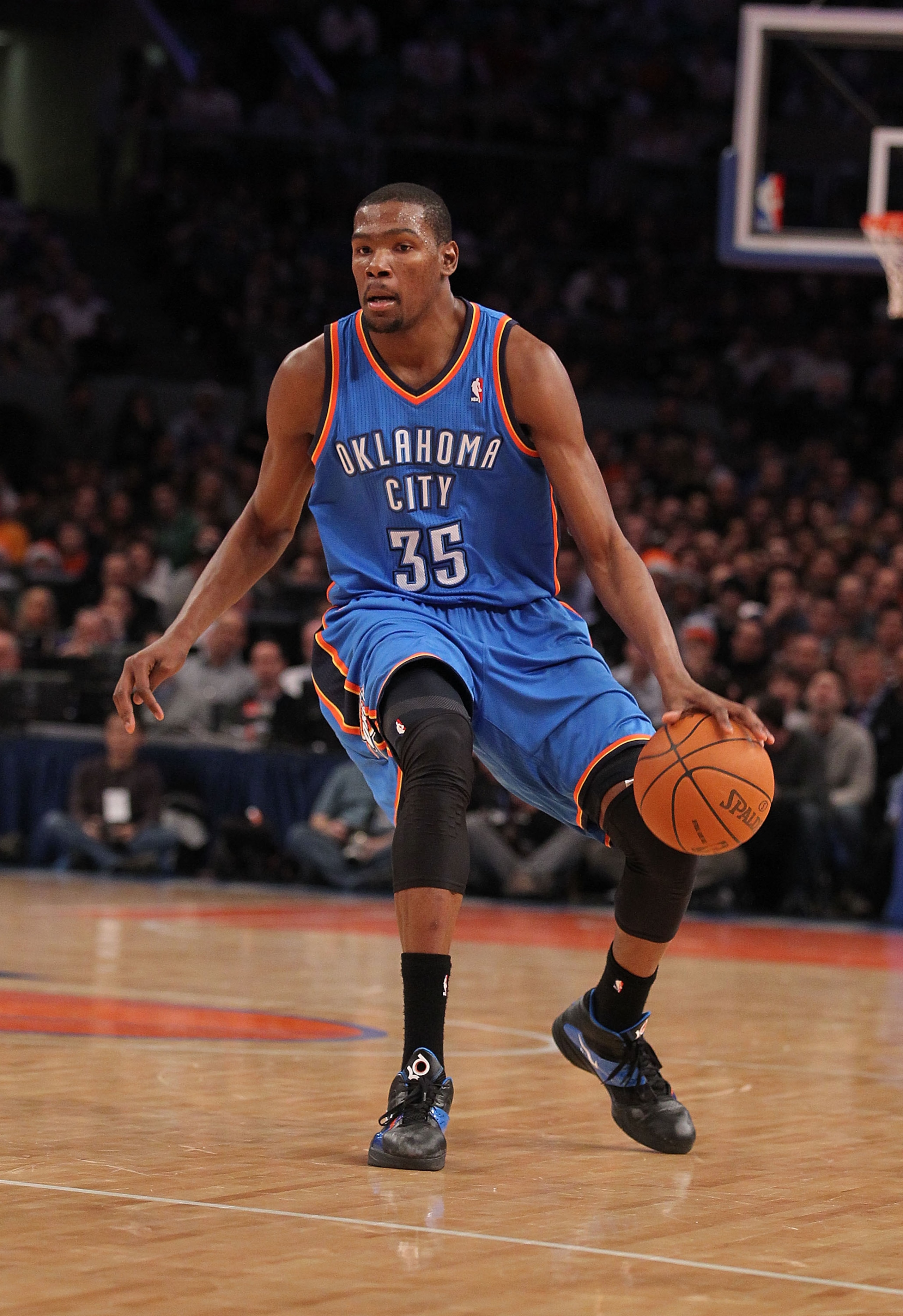 NEW YORK - DECEMBER 22: Kevin Durant of the Oklahoma City Thunder in action against the New York Knicks at Madison Square Garden on December 22, 2010 in New York, New York. NOTE TO USER: User expressly acknowledges and agrees that, by downloading and/o NEW YORK - DECEMBER 22: Kevin Durant of the Oklahoma City Thunder in action against the New York Knicks at Madison Square Garden on December 22, 2010 in New York, New York. NOTE TO USER: User expressly acknowledges and agrees that, by downloading and/o