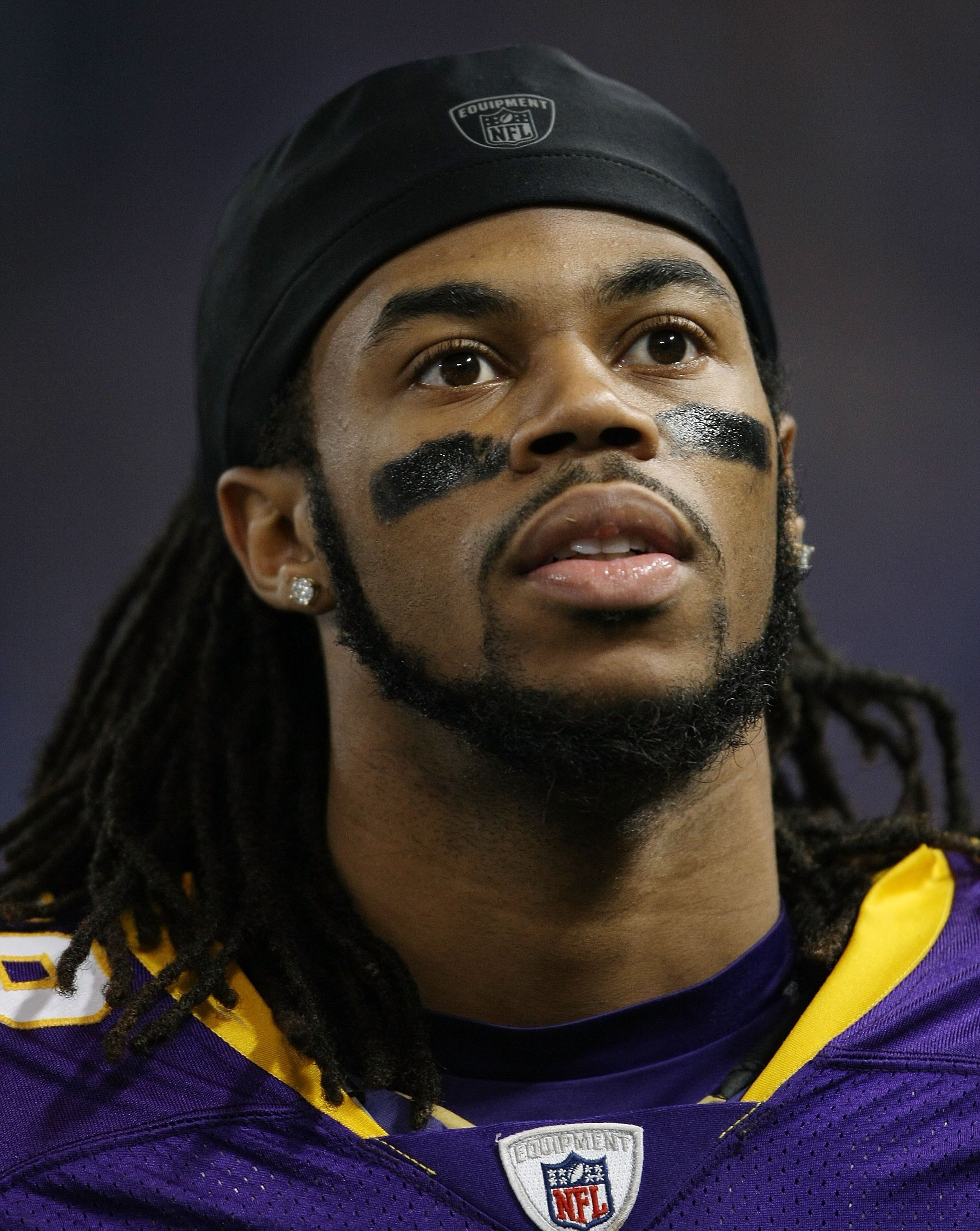 MINNEAPOLIS - JANUARY 03:  Sidney Rice #18 of the Minnesota Vikings looks on from the sideline in the fourth quarter against the New York Giants on January 3, 2010 at Hubert H. Humphrey Metrodome in Minneapolis, Minnesota. The Vikings defeated the Giants 